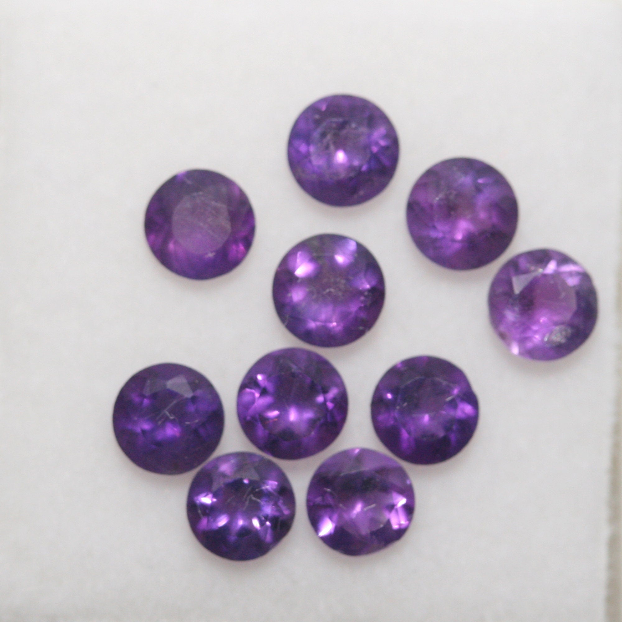Lote de amatista facetada redonda de 4 mm (10 piezas). - Paquetes de piedras preciosas - Piedras sueltas al por mayor