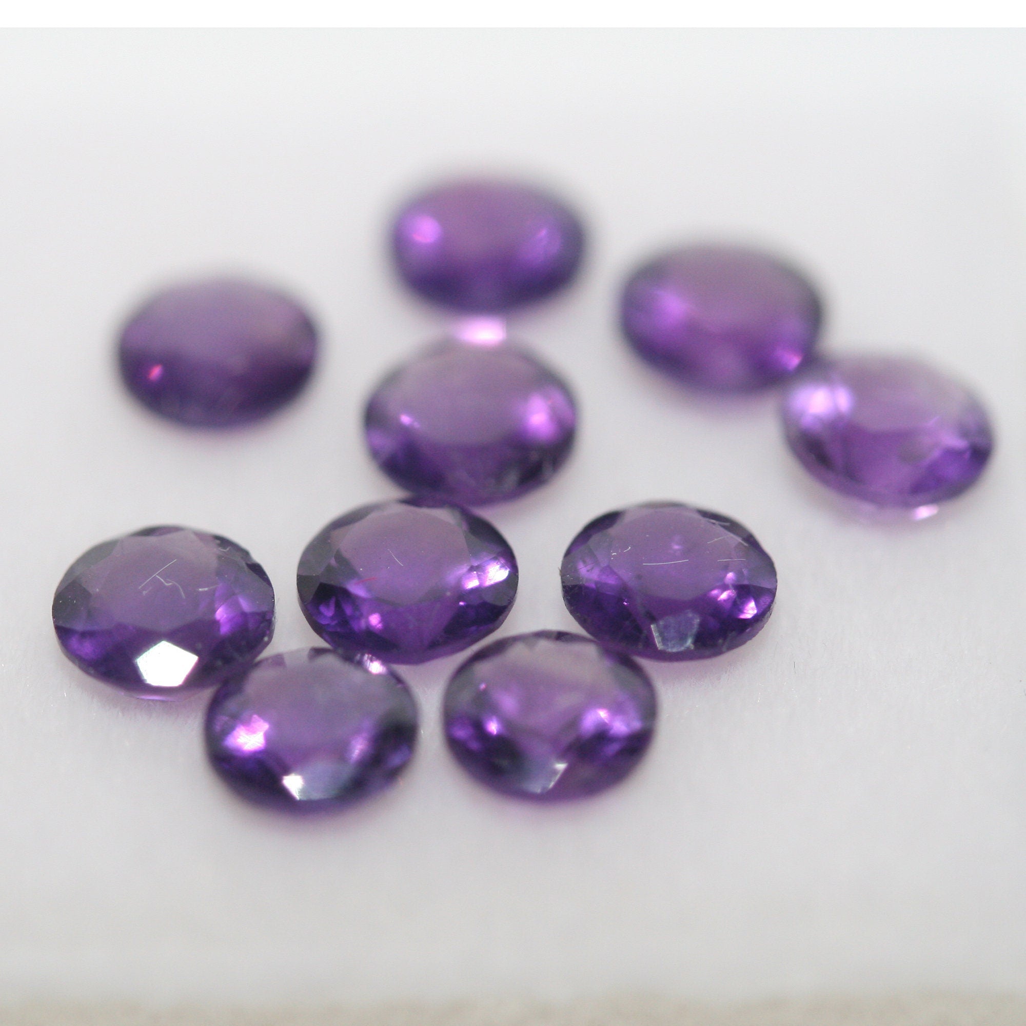 Lote de amatista facetada redonda de 4 mm (10 piezas). - Paquetes de piedras preciosas - Piedras sueltas al por mayor