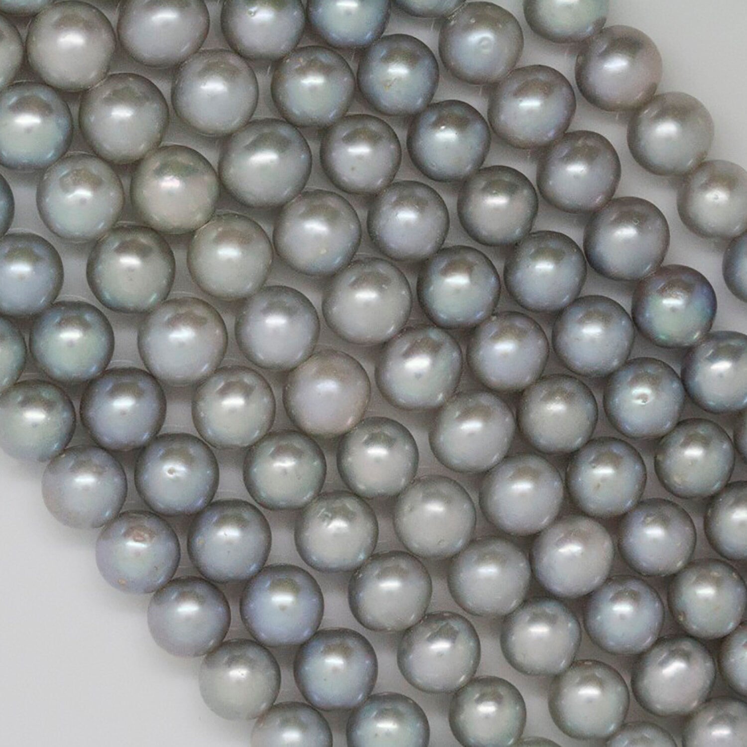 Perles rondes grises d'eau douce, 15 pouces (38 cm), 6,5-7 mm, rang de 39 cm. Perles naturelles à prix de gros.