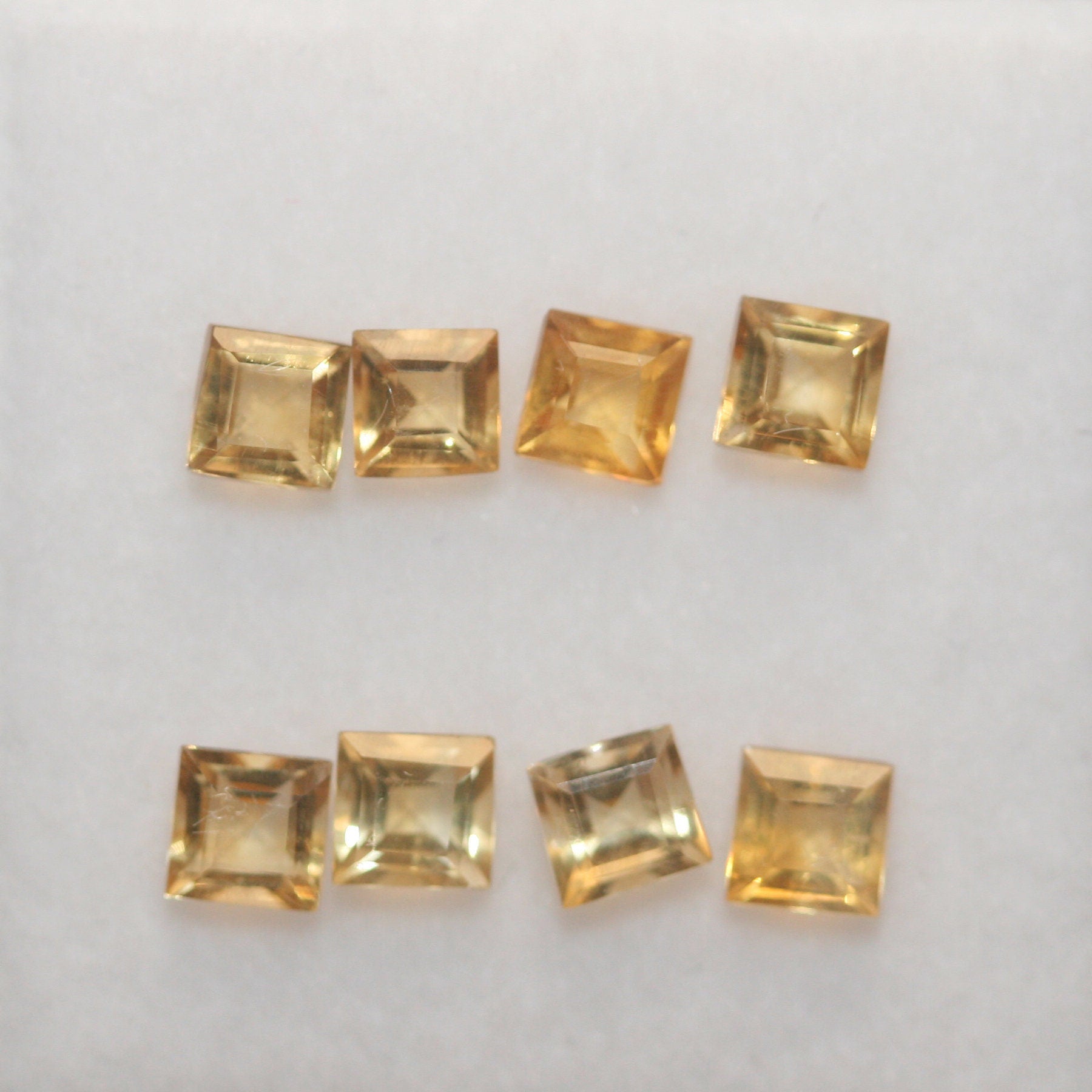 Lote de Citrino Facetado Cuadrado 3mm.(8pcs).