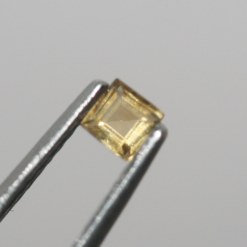 Lote de Citrino Facetado Cuadrado 3mm.(8pcs).