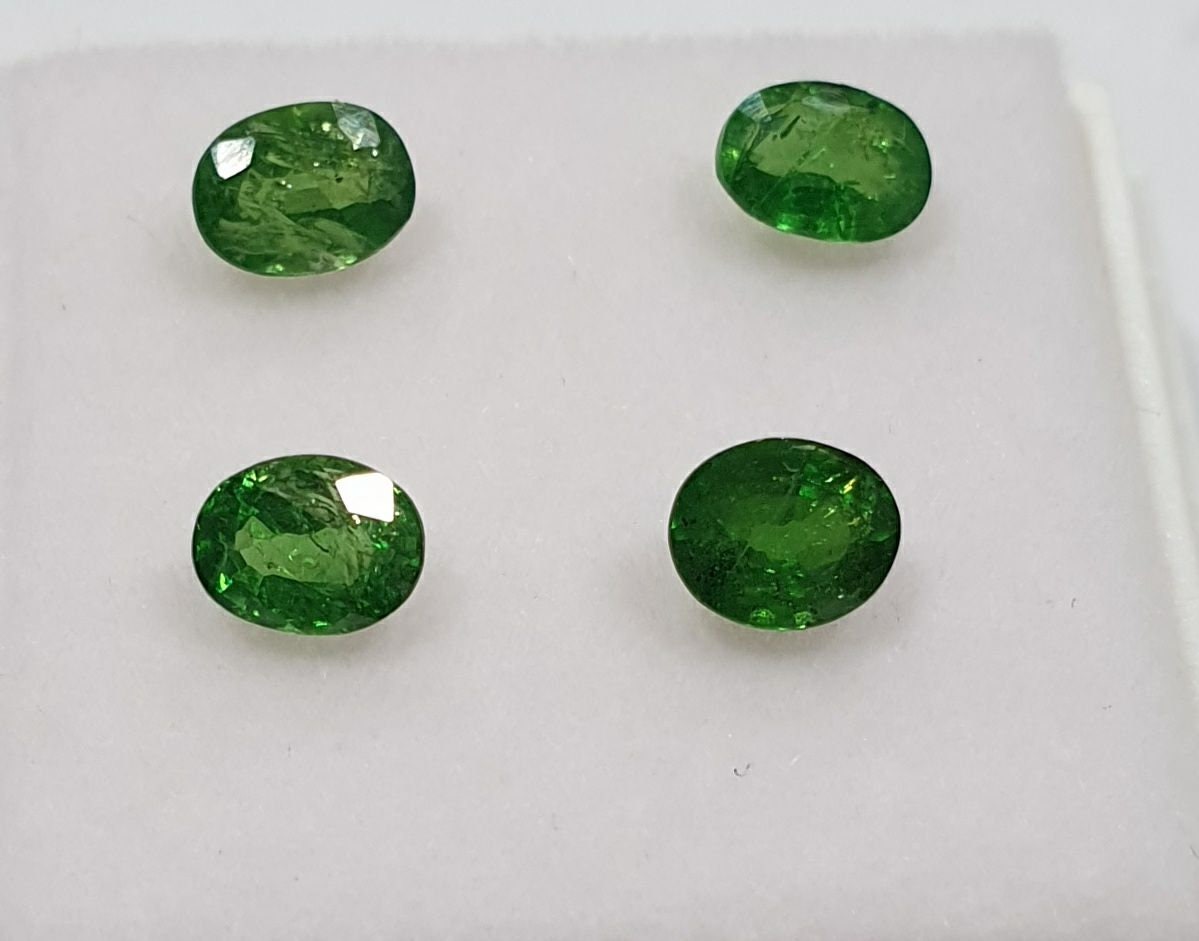 Lot de grenats tsavorites ovales à facettes 4 x 3,5 mm (4 pièces) - Pierres précieuses en vrac - Prix de gros