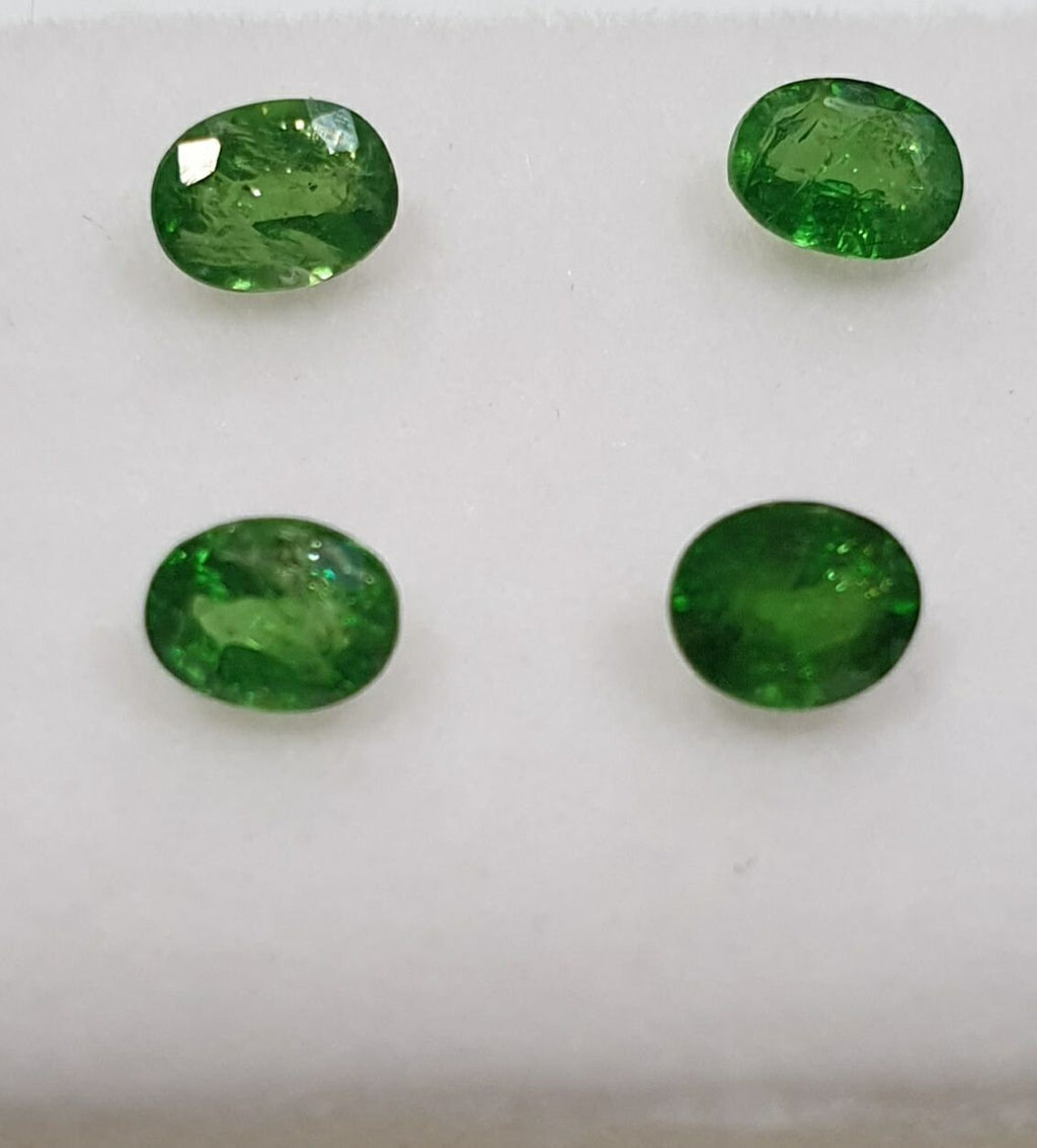 Lote de 4 granates tsavorita facetados ovalados de 4 x 3,5 mm. - Paquetes de piedras preciosas - Piedras sueltas al por mayor