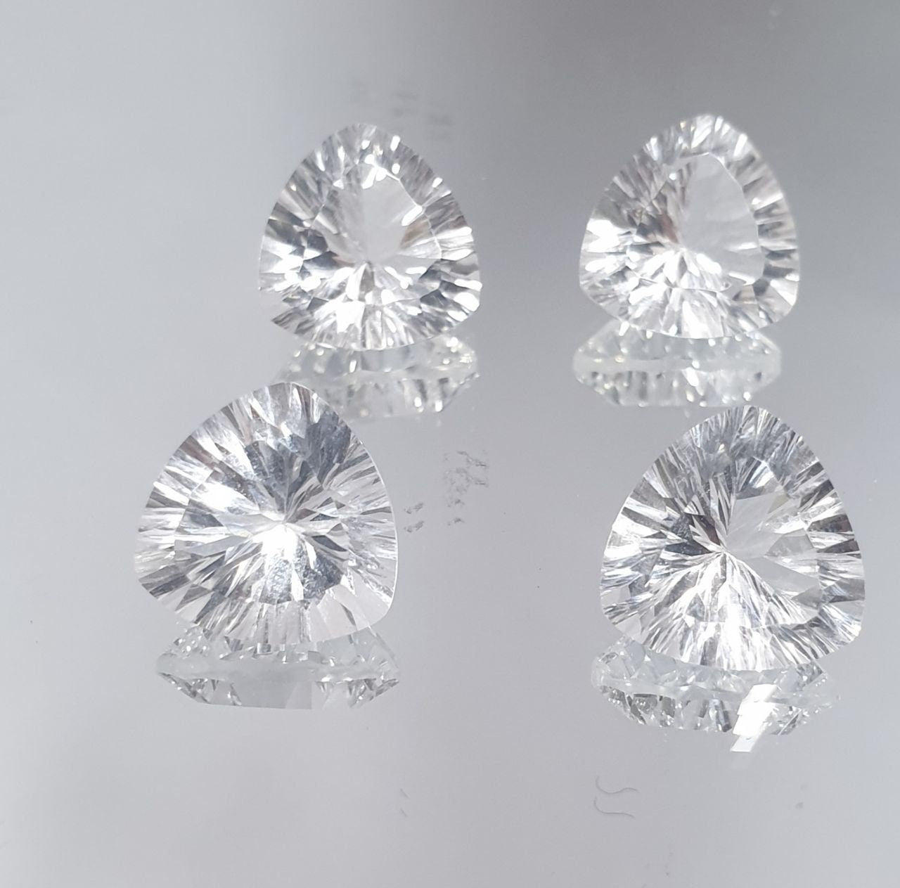 Lote de 4 cristales de roca de cuarzo facetados AAA de 12 mm. Corte láser. Precio al por mayor. Calidad superior.