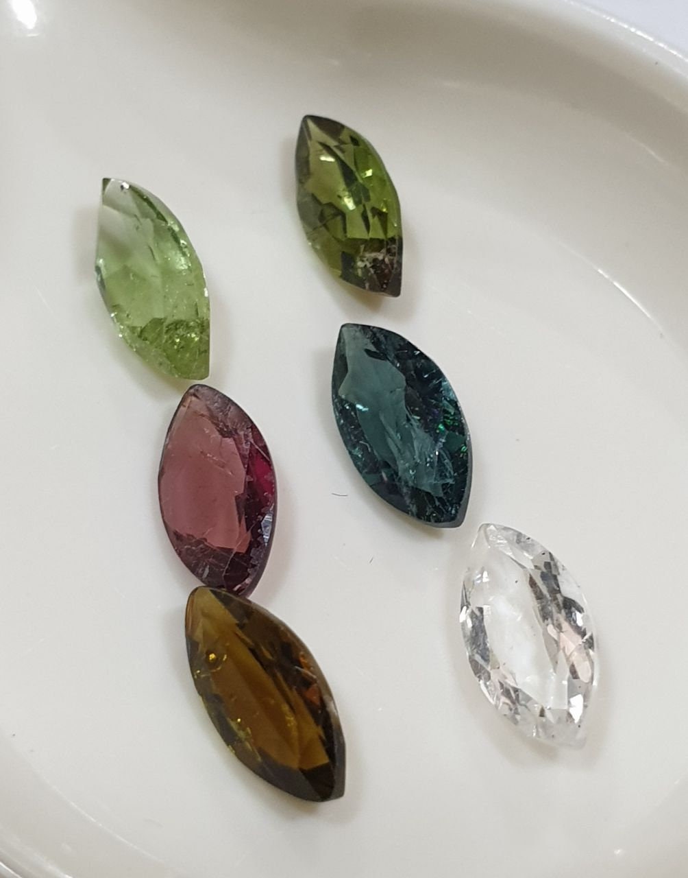 Lot de tourmalines multicolores à facettes en forme de marquise 8x4 mm (6 pièces) - Pierres précieuses en vrac - Prix de gros - Gemmes naturelles