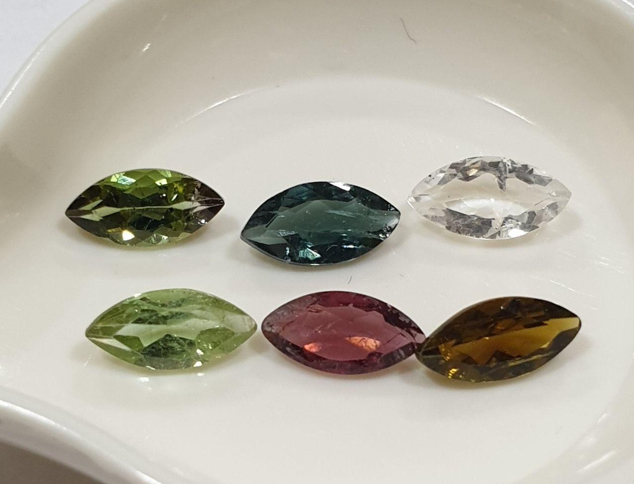Lot de tourmalines multicolores à facettes en forme de marquise 8x4 mm (6 pièces) - Pierres précieuses en vrac - Prix de gros - Gemmes naturelles