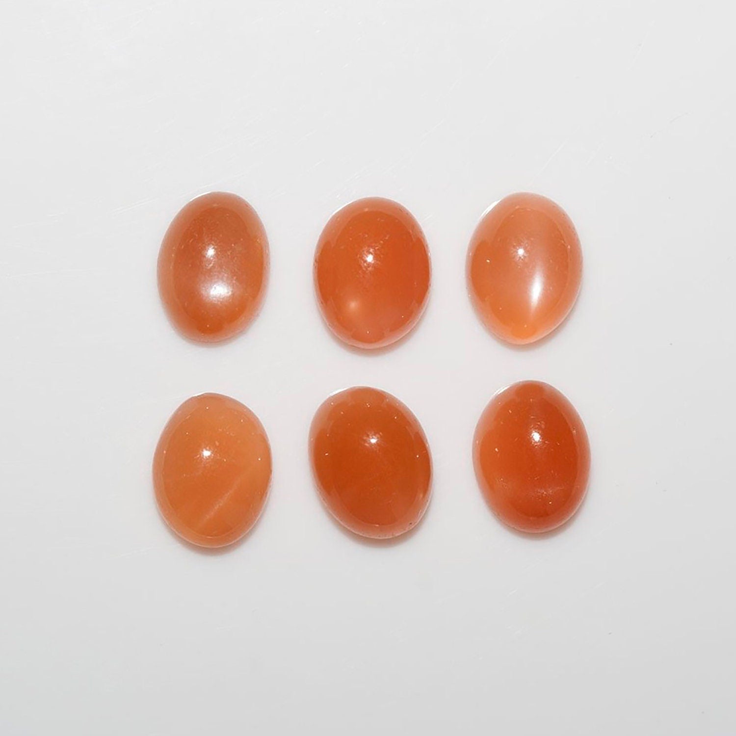 Lote de 6 cabujones ovalados de piedra lunar melocotón de 9 x 7 mm. (6 piezas)