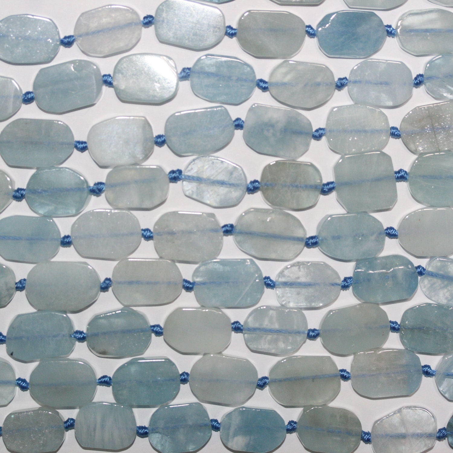 Cuentas planas ovaladas lisas de aguamarina de 16" (16 x 12 mm) - Hilo de 40 cm - Ref. 12094