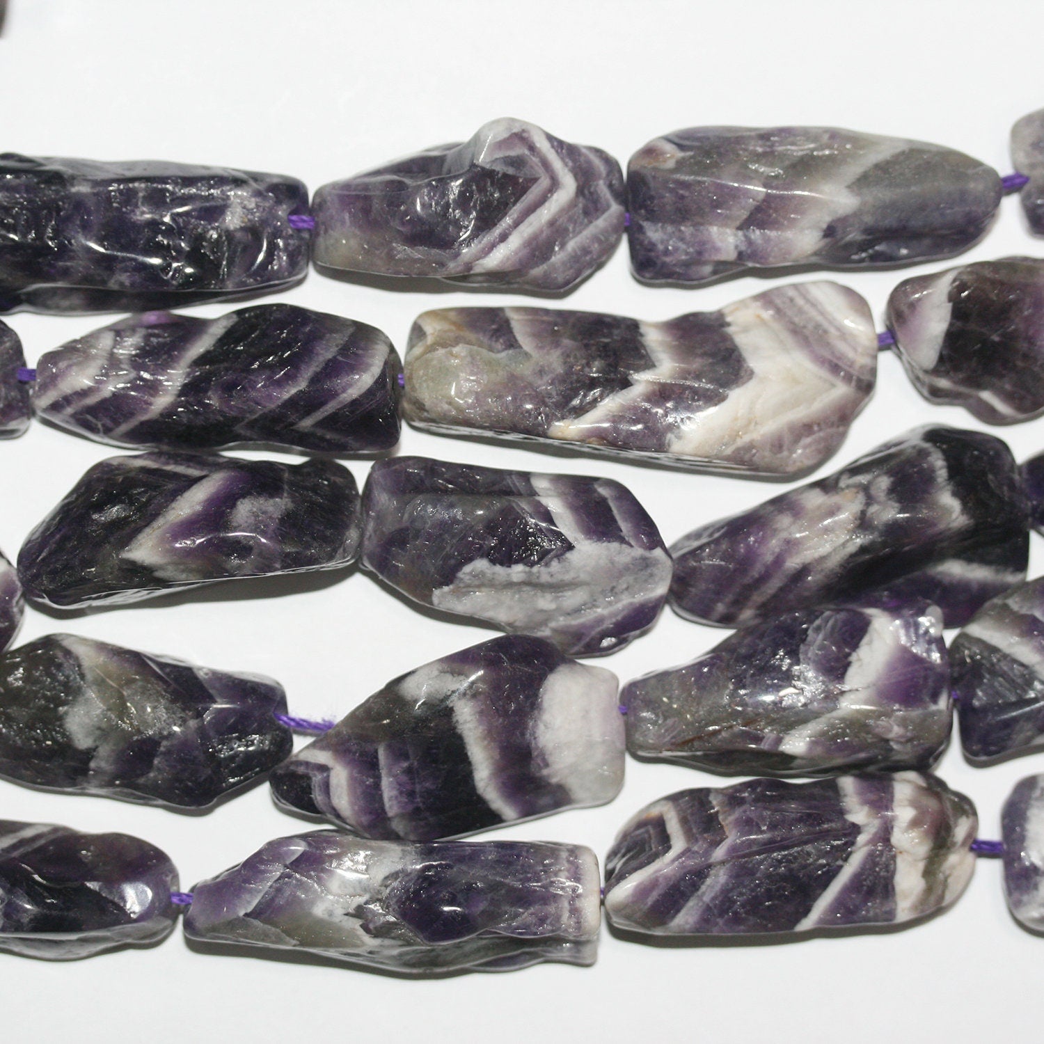 Cuentas irregulares de amatista Santa de 16", 40 x 15 mm, aprox. - Hilo de 40 cm.