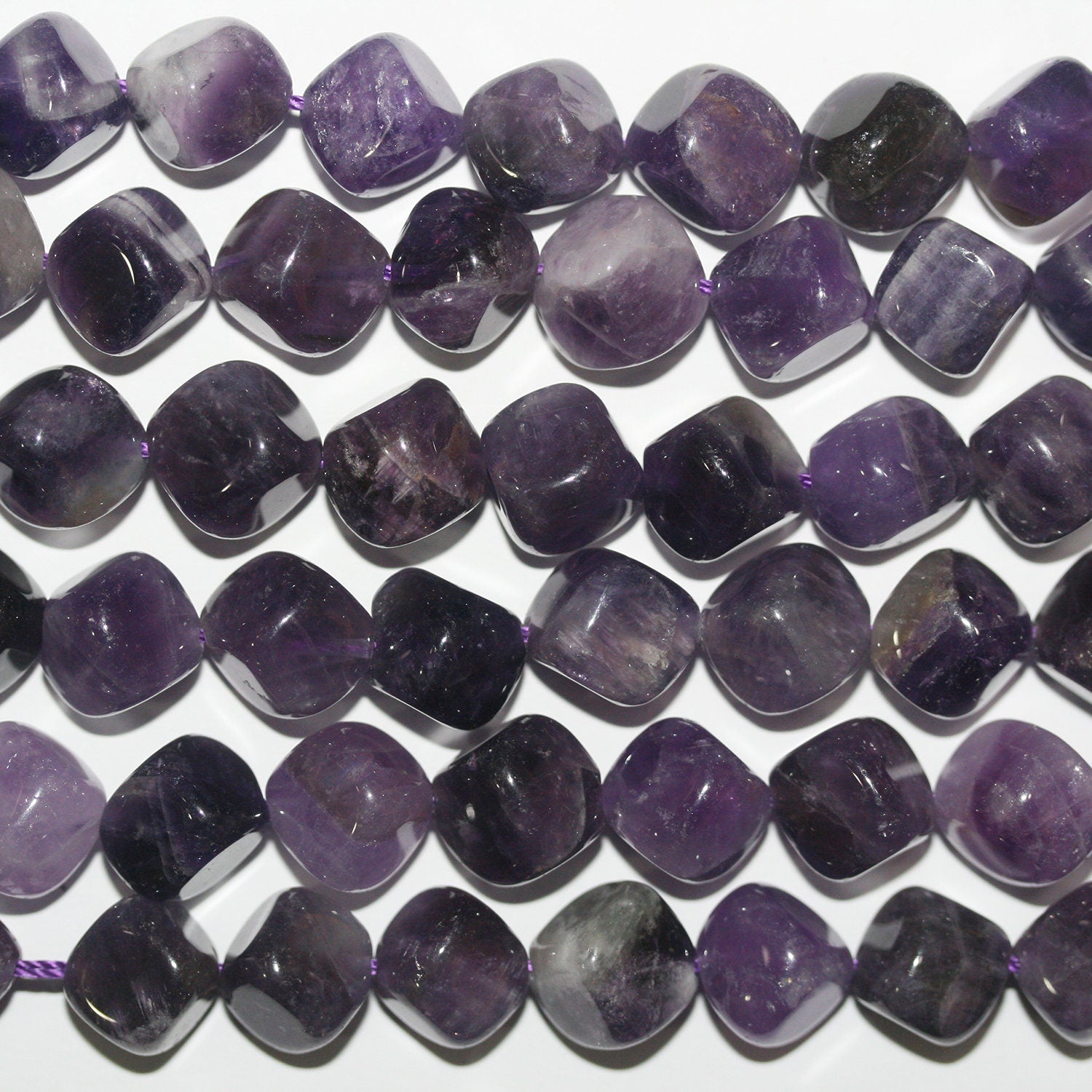 16" Cuentas de cubo liso de amatista Santa 10 mm. - Hilo 40 cm.