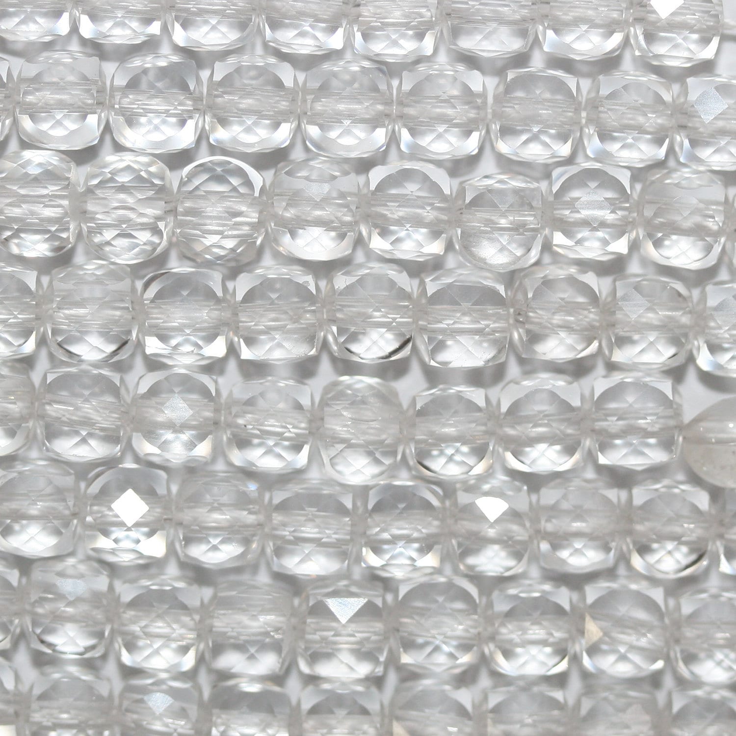 Perles cubiques à facettes en cristal de roche St 15" 4-5mm.-Rig 39cm.