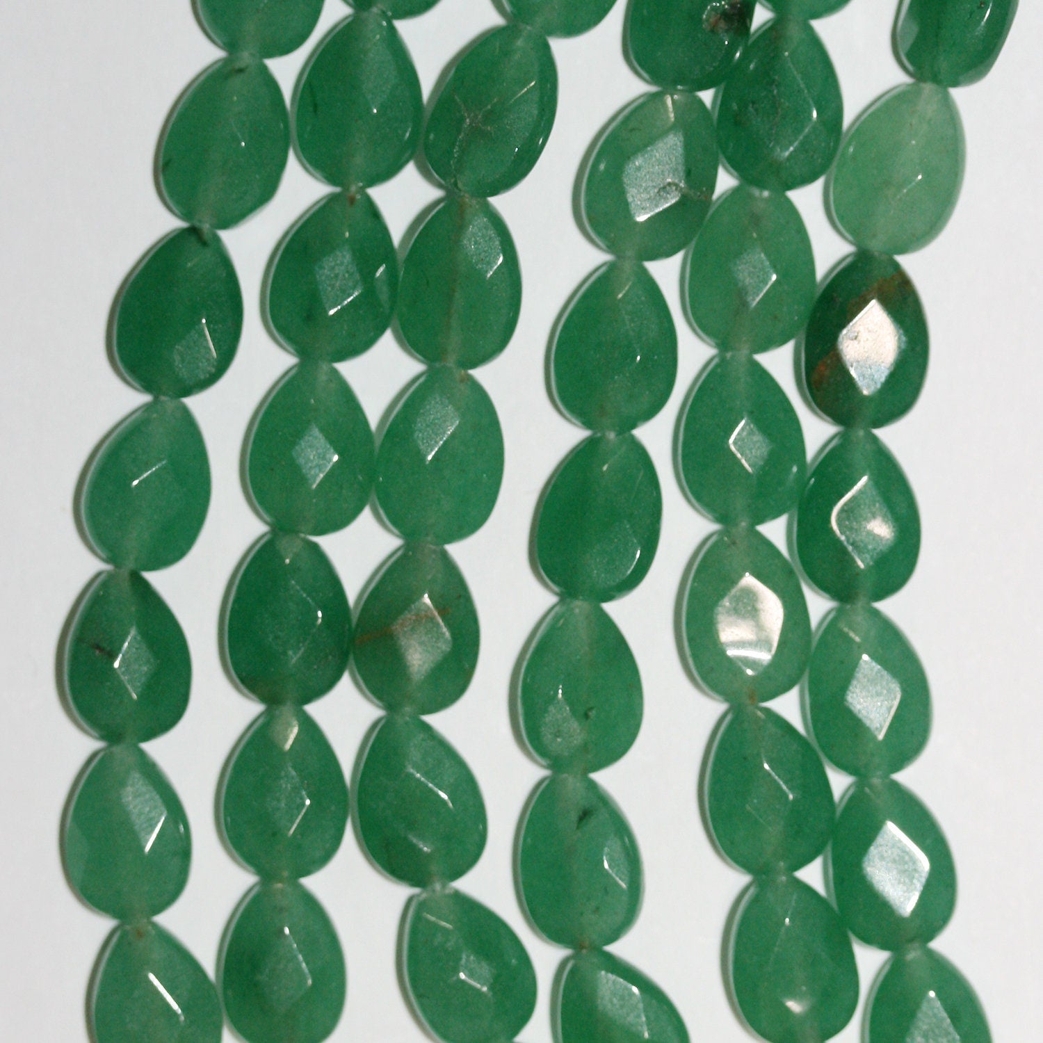 Cuentas de aventurina santa facetadas de 7" (11 x 8 mm), hilo de 19 cm.