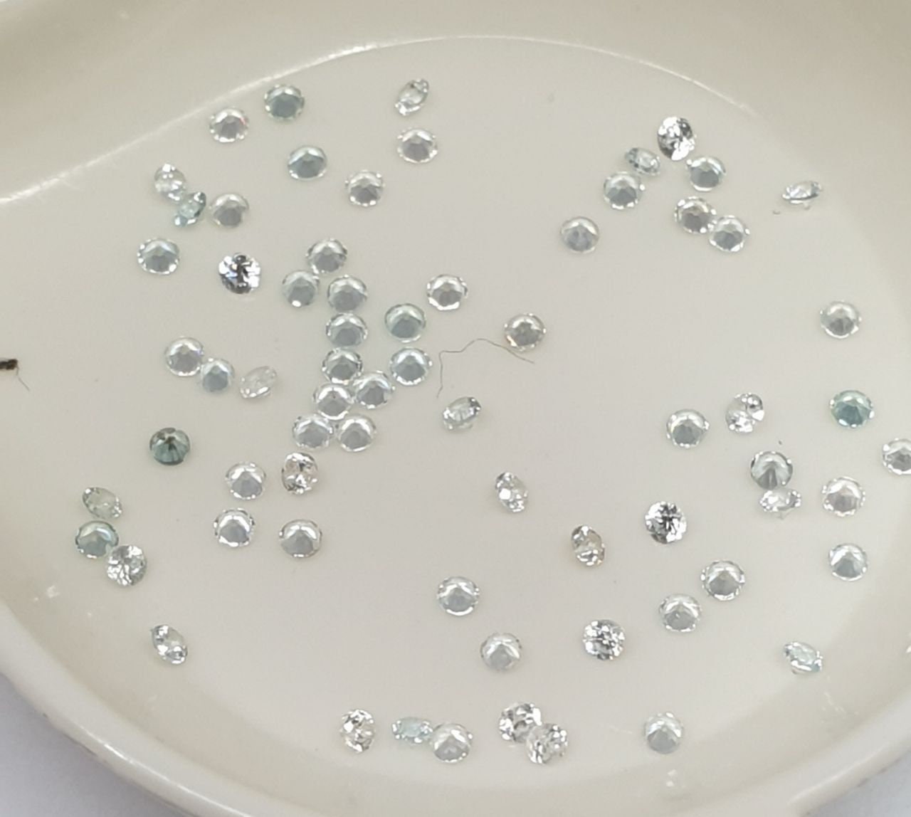 Lote de aguamarinas de 1,25 mm de corte redondo sin tratar - Oferta al por mayor - Proveedor de gemas DIY - Piedras genuinas - Gemas diminutas - Piedras pequeñas