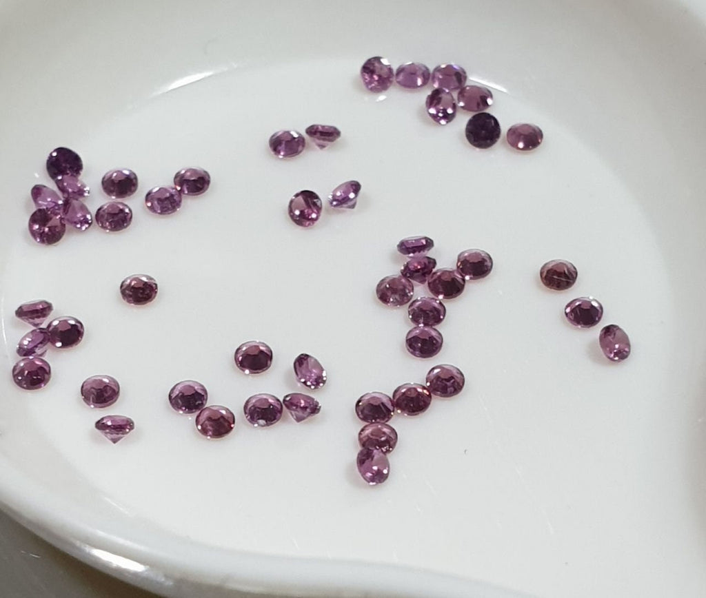 Lote de granate rodolita de 1,5 mm, talla redonda, gemas sin tratar - Oferta al por mayor, proveedor de gemas DIY - Piedras auténticas, piedras preciosas diminutas, piedras pequeñas