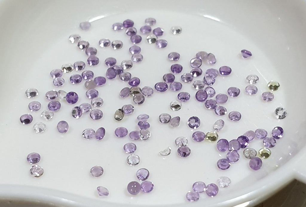 Lote de amatista de 1,25 mm de corte redondo sin tratar. Gemas al por mayor. Proveedor de gemas DIY. Piedras genuinas. Gemas diminutas.