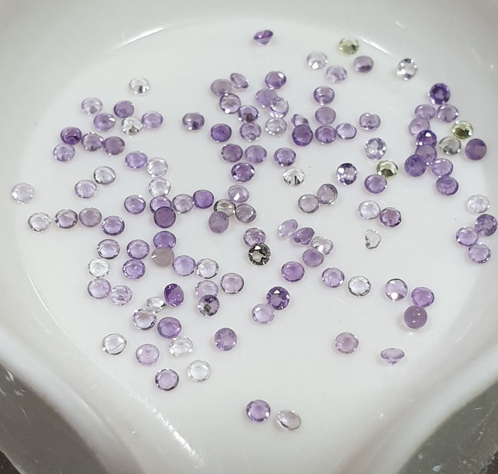 Lote de amatista de 1,25 mm de corte redondo sin tratar. Gemas al por mayor. Proveedor de gemas DIY. Piedras genuinas. Gemas diminutas.