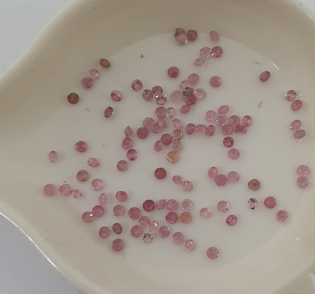 Lote de turmalina rosa de 1,3 mm de corte redondo, gemas sin tratar. Oferta al por mayor. Proveedor de gemas DIY. Piedras auténticas, piedras preciosas diminutas, piedras pequeñas.