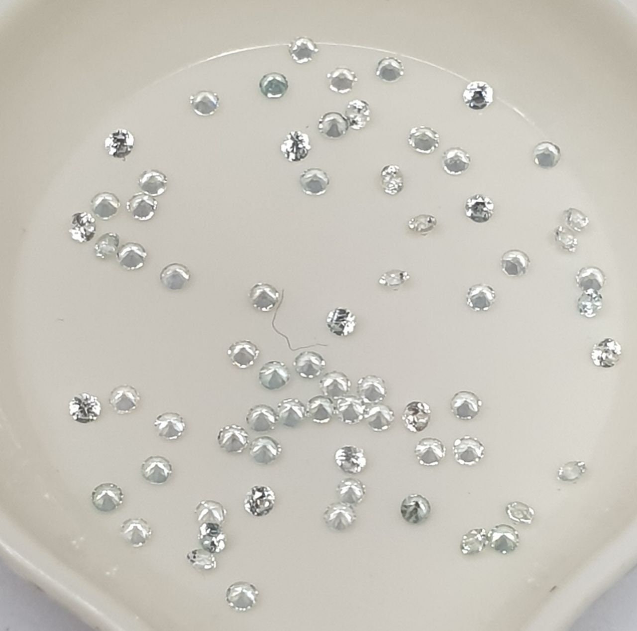 Lote de aguamarinas de 1,25 mm de corte redondo sin tratar - Oferta al por mayor - Proveedor de gemas DIY - Piedras genuinas - Gemas diminutas - Piedras pequeñas