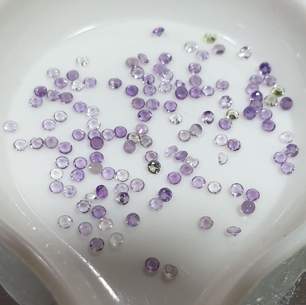 Lote de amatista de 1,25 mm de corte redondo sin tratar. Gemas al por mayor. Proveedor de gemas DIY. Piedras genuinas. Gemas diminutas.