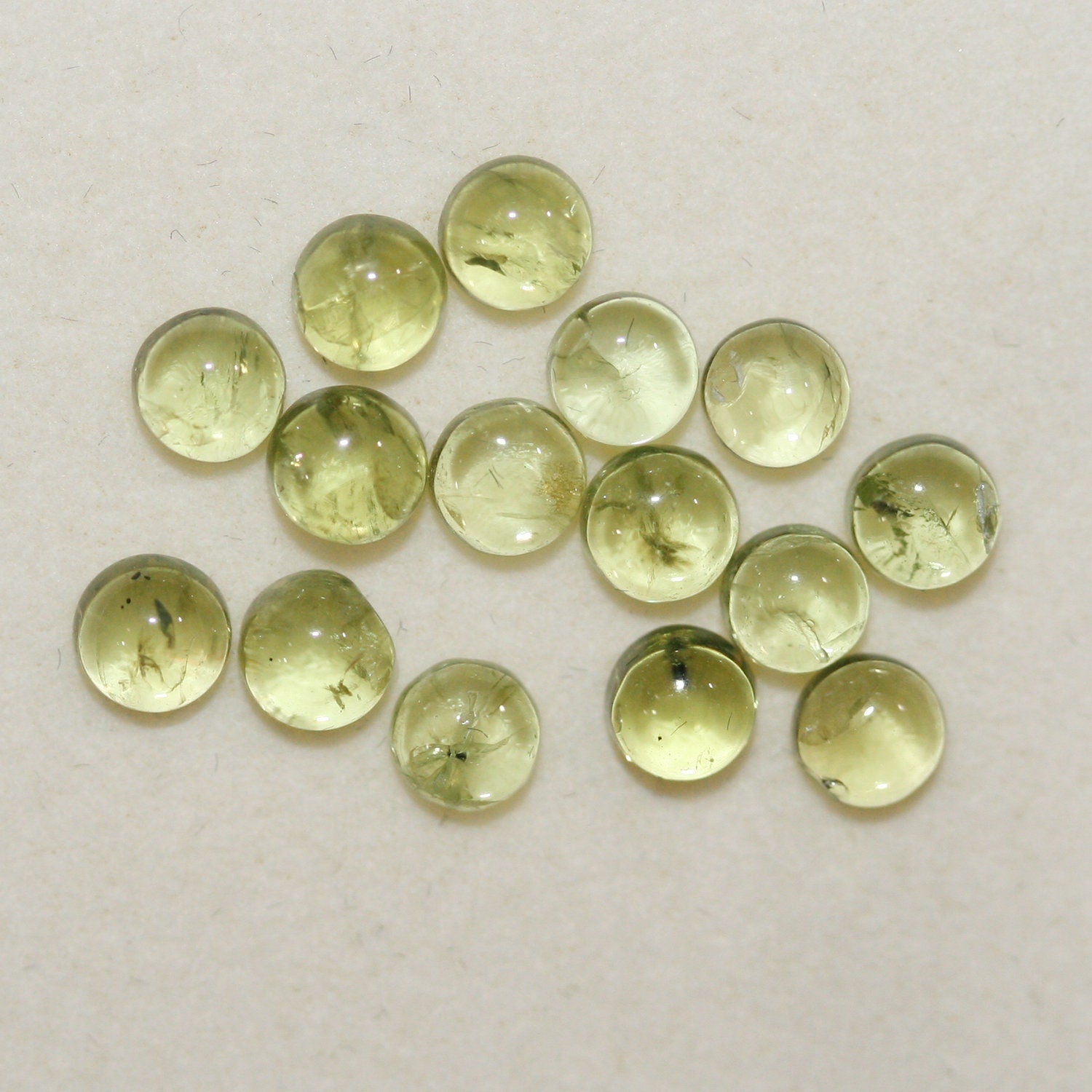 Lote de 15 cabujones redondos de peridoto de 4 mm (15 piezas)