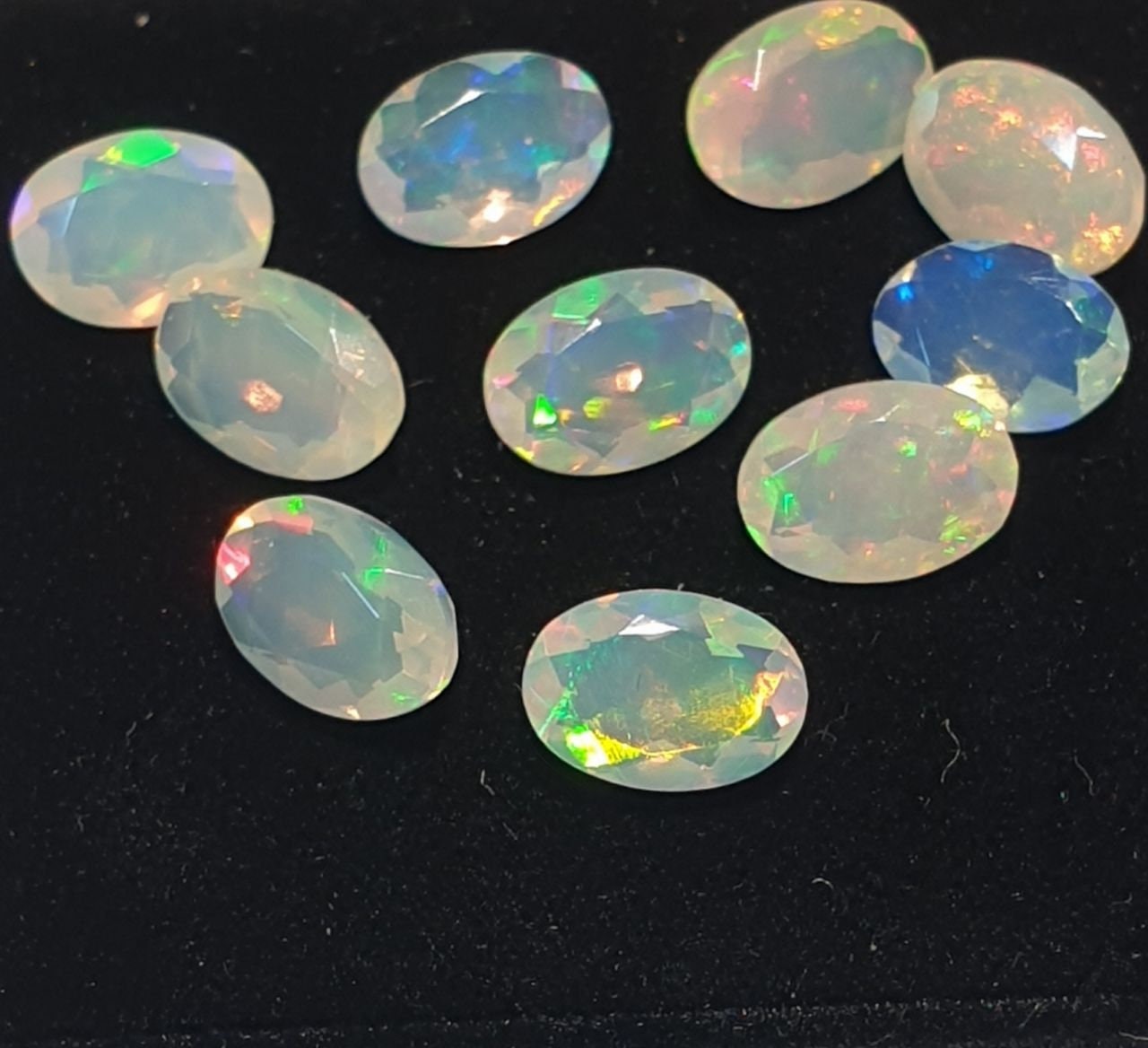 Lote de 10 piedras de ópalo blanco natural de 7 x 5 mm, talla ovalada facetada, venta al por mayor, piedras preciosas sin tratar.