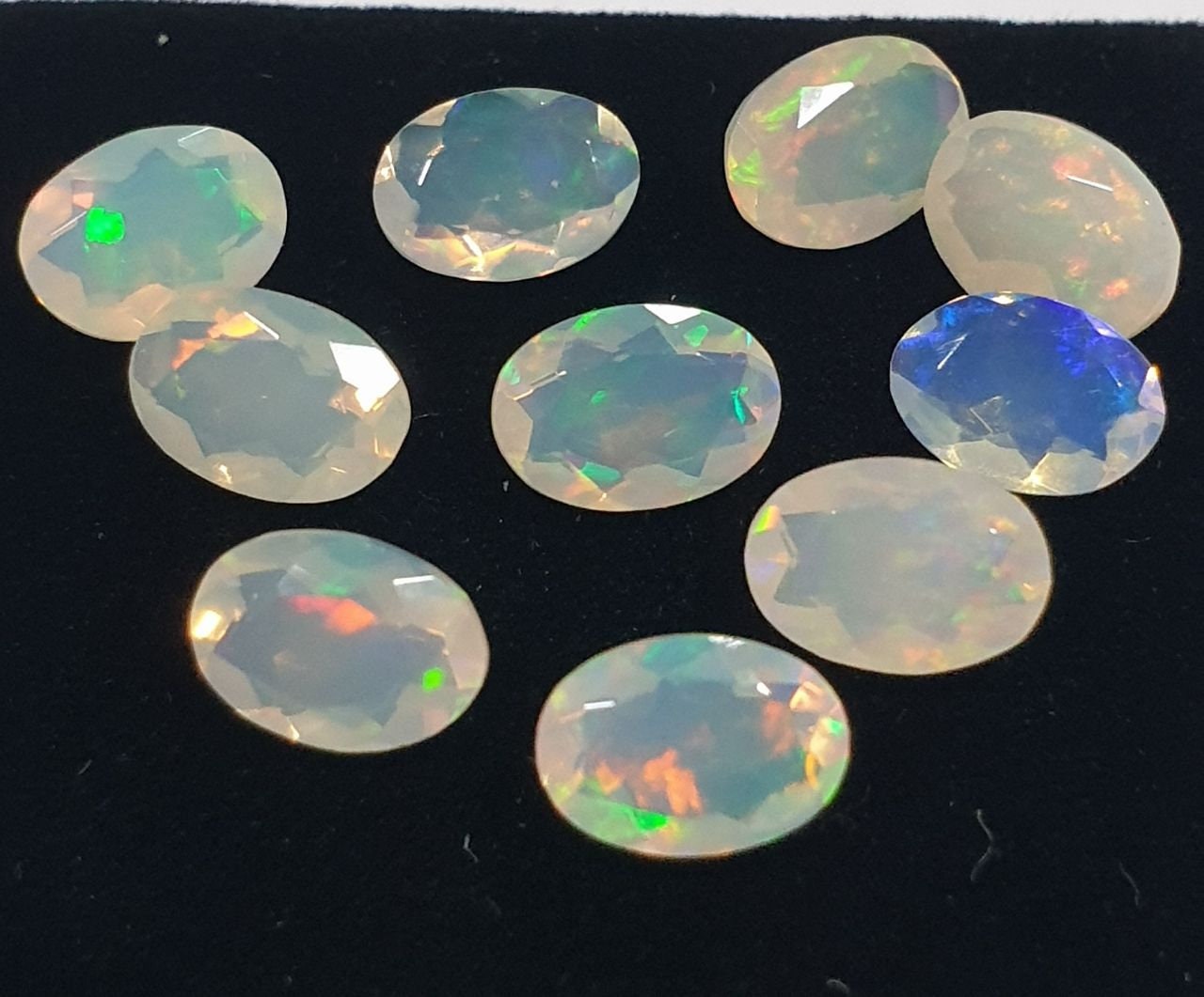 Lote de 10 piedras de ópalo blanco natural de 7 x 5 mm, talla ovalada facetada, venta al por mayor, piedras preciosas sin tratar.