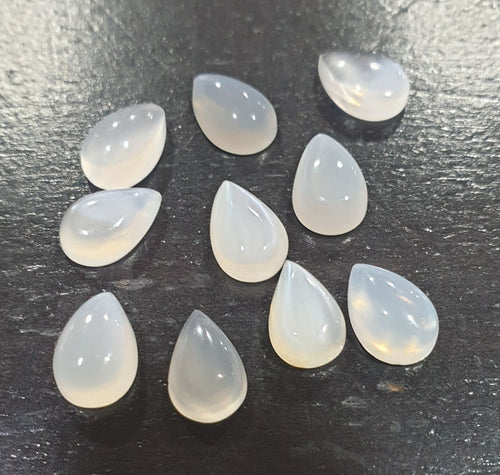Lot de 10 cabochons poire en pierre de lune blanche 9x6mm. (10 pièces)