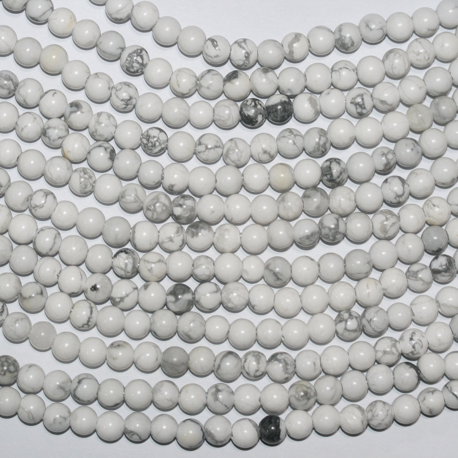 Perles rondes lisses en howlite blanche St 14" 6 mm.-Perçage 2,50 mm.-Bring 36 cm.