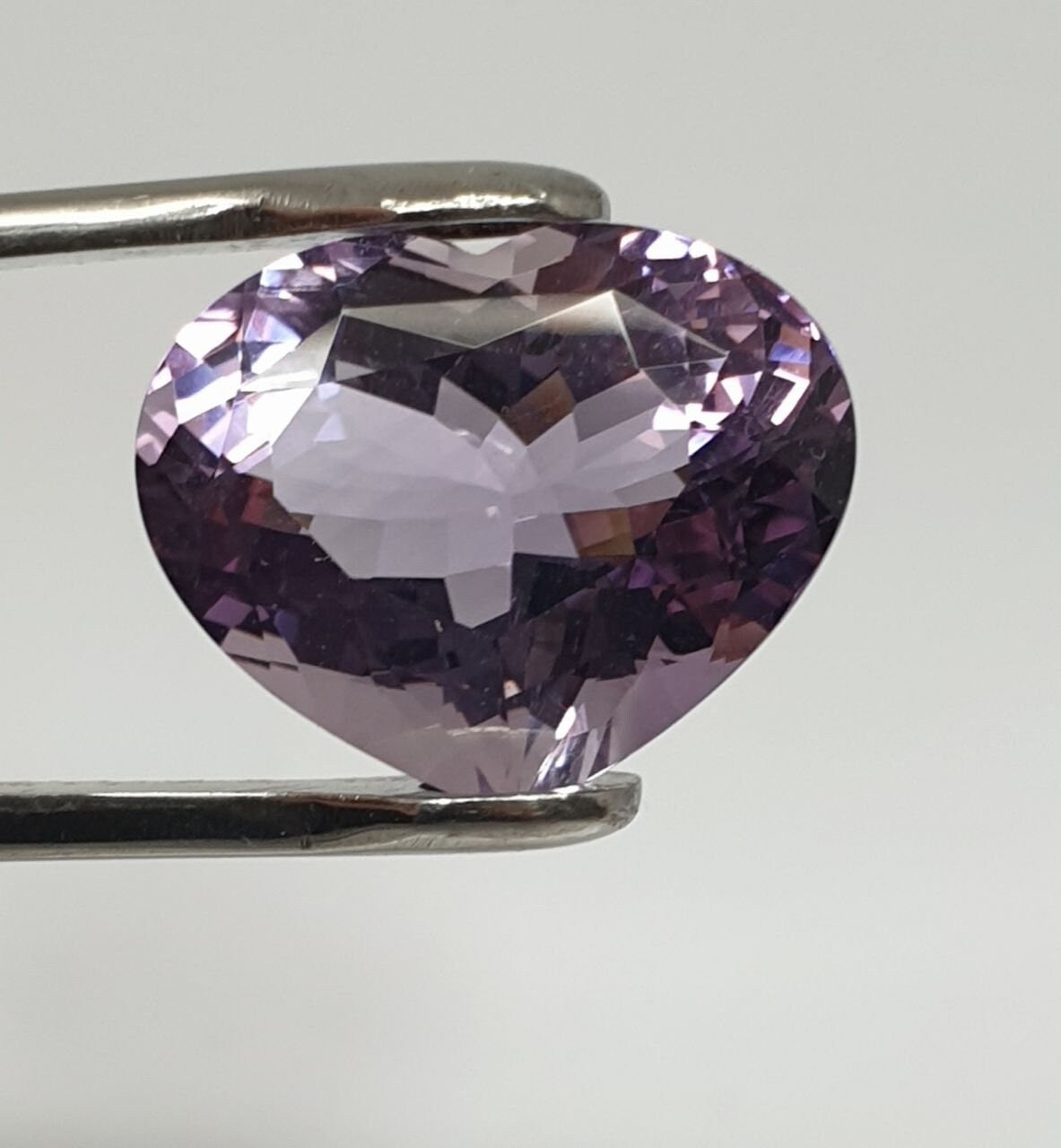 Piedra de amatista única en su tipo, talla briolette en forma de corazón, AAA, 20 x 16 mm, 17,5 ct, forma realmente elegante, talla briolette.