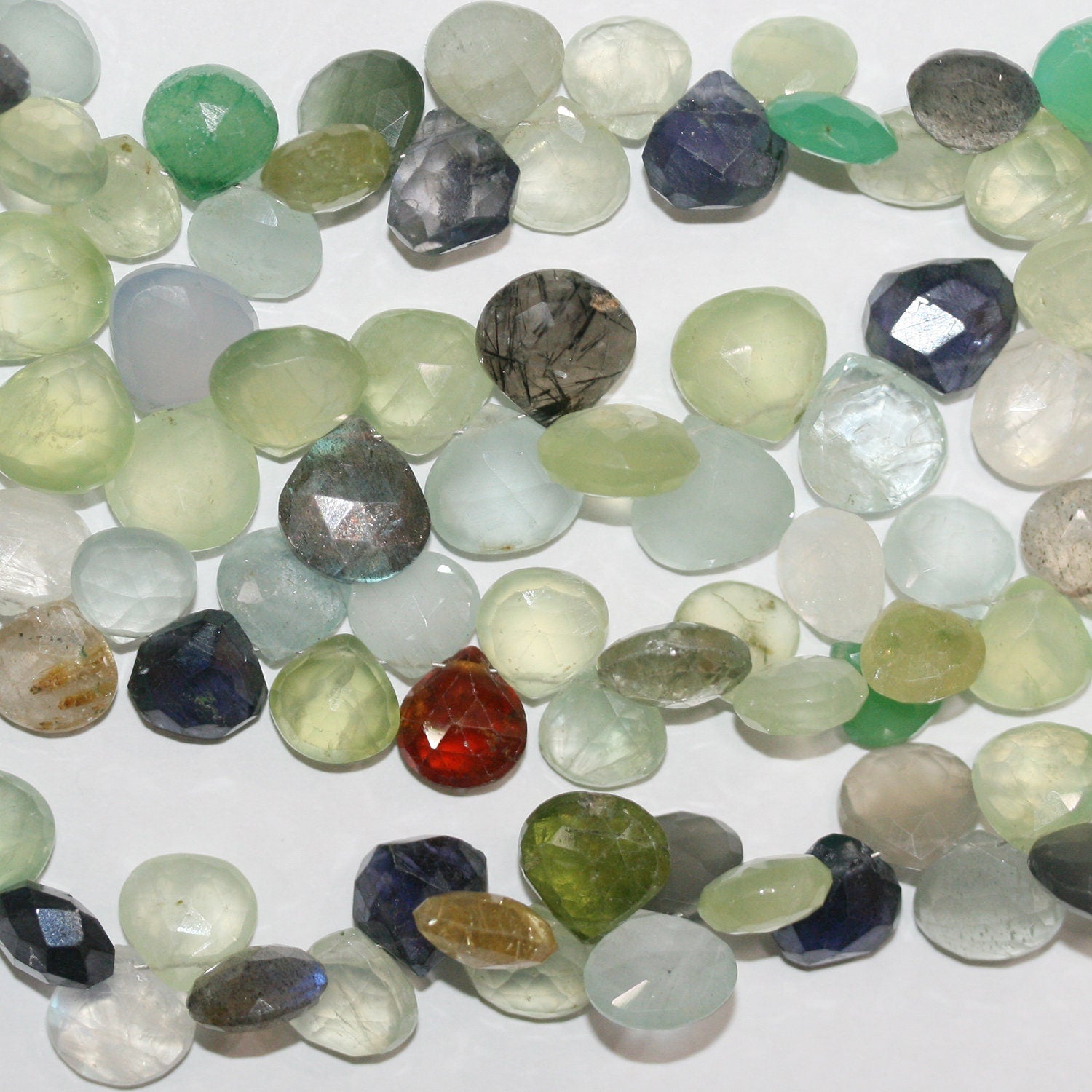 Perles en forme de goutte à facettes en pierre multiple de 8 pouces, 11-12 mm environ - Fil de 20 cm.