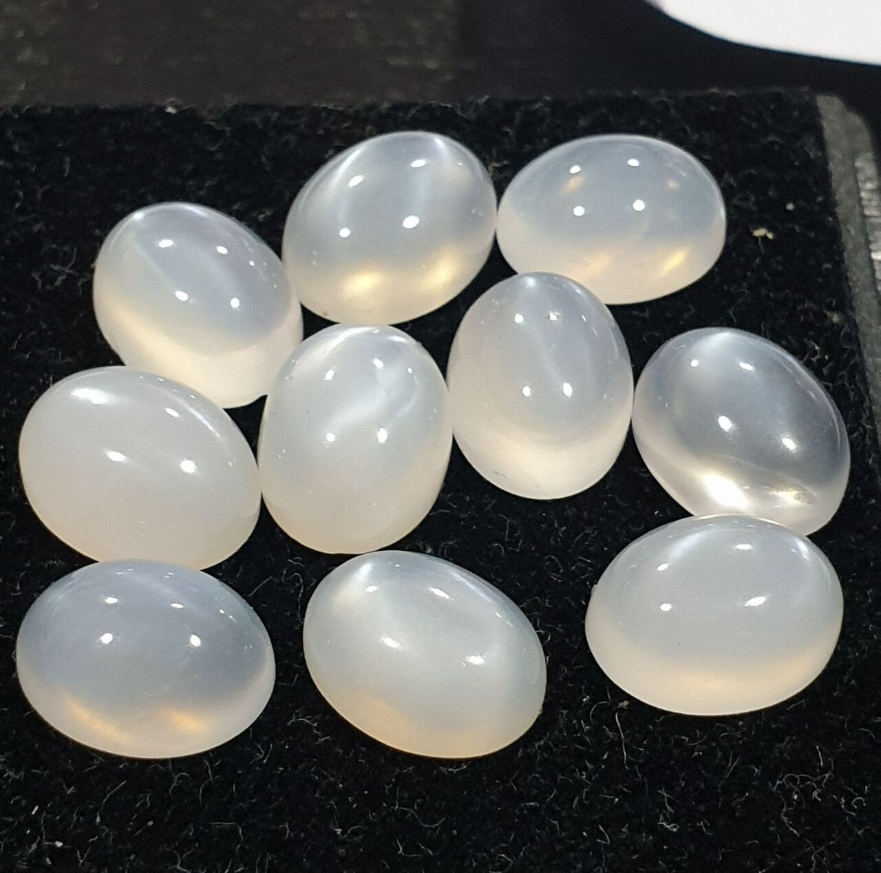 10 Pcs Lot White Moonstone Oval Cabochon 9x7mm. (10 pcs.)