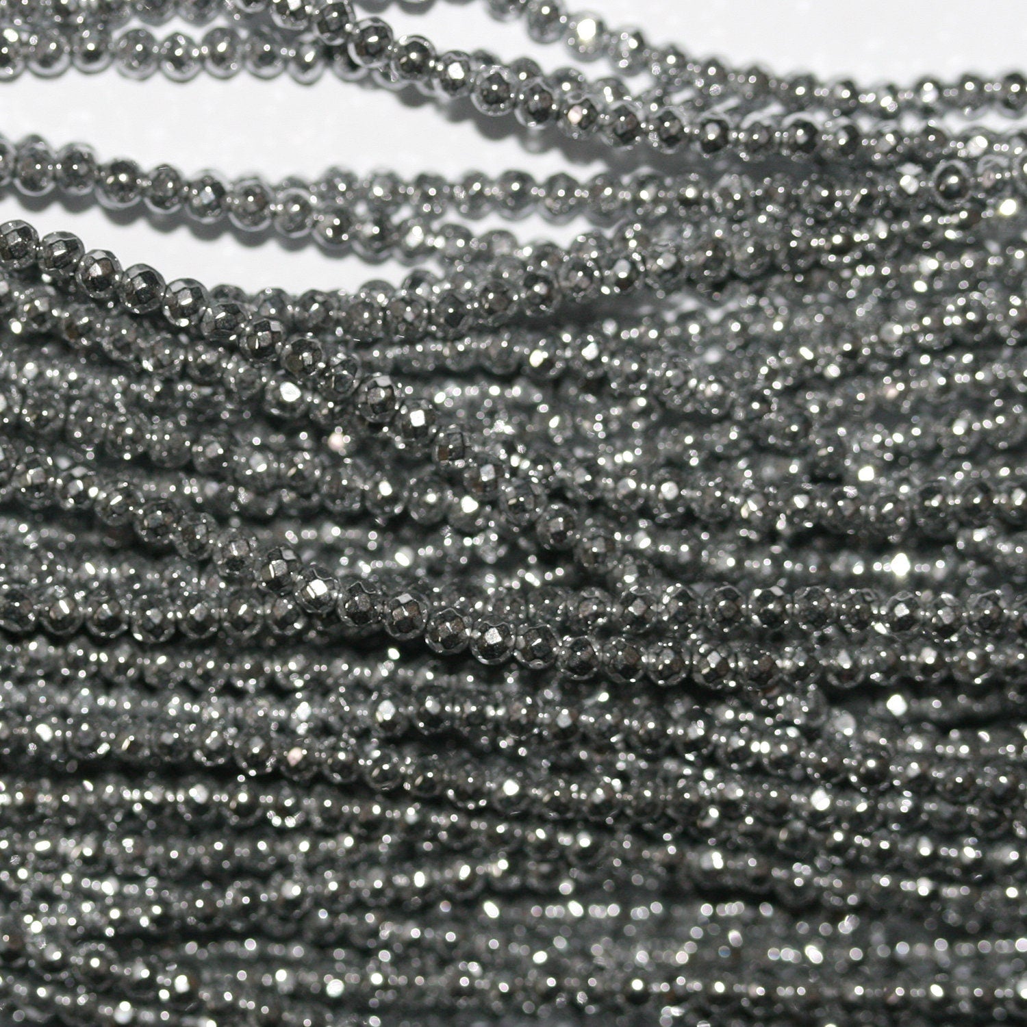 Cuentas redondas facetadas de hematita plateada de 16" de 2 mm - Hilo de 40 cm.