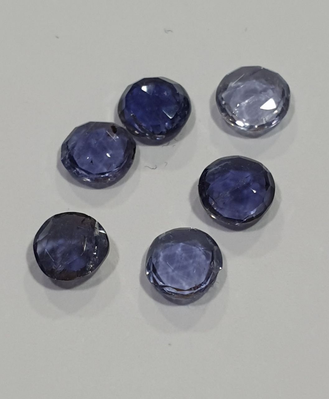 Lote de 6 gemas de cabujón facetado plano y redondo de cordierita de iolita de 5 mm, piedra preciosa sin tratar, color azul - Piedra azul natural - Gemología