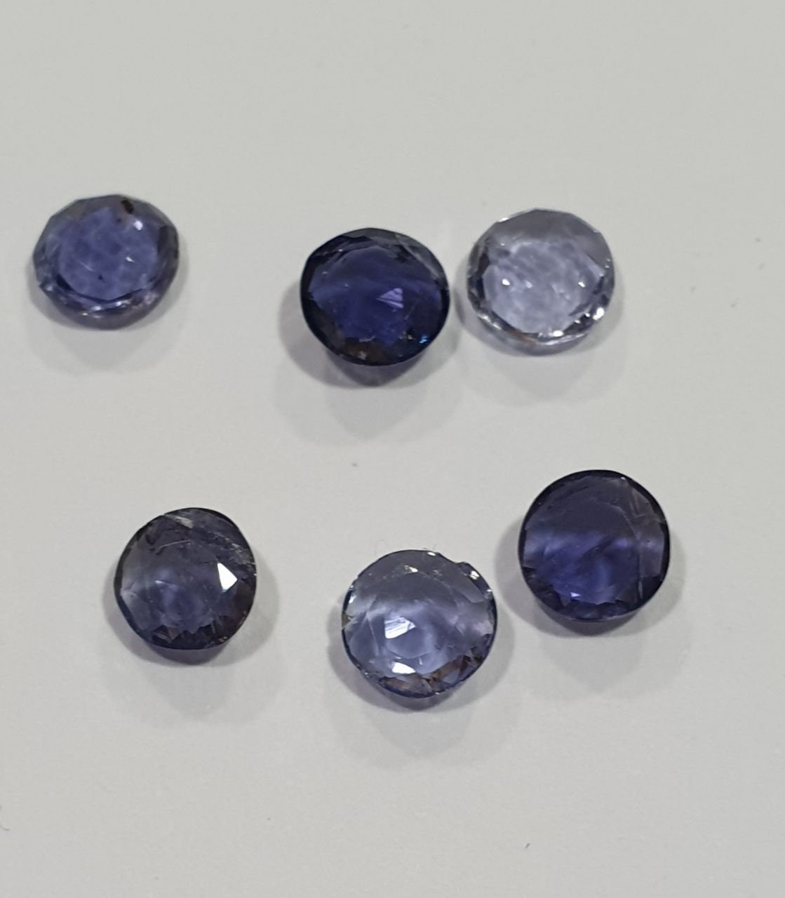 Lote de 6 gemas de cabujón facetado plano y redondo de cordierita de iolita de 5 mm, piedra preciosa sin tratar, color azul - Piedra azul natural - Gemología