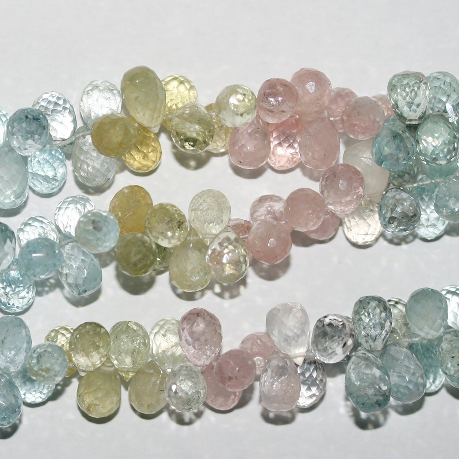 Perles en béryl multicolores facettées en forme de goutte, 9 x 6 mm, longueur 20 cm.