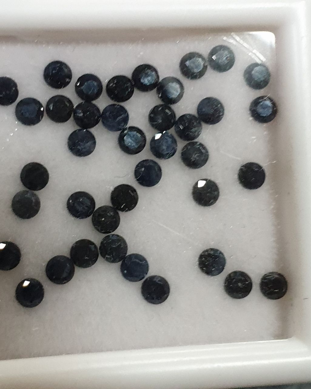 Lote de 2 zafiros naturales de color azul oscuro, 2 mm, corte brillante redondo. Piedras preciosas al por mayor. Piedras naturales para joyería.
