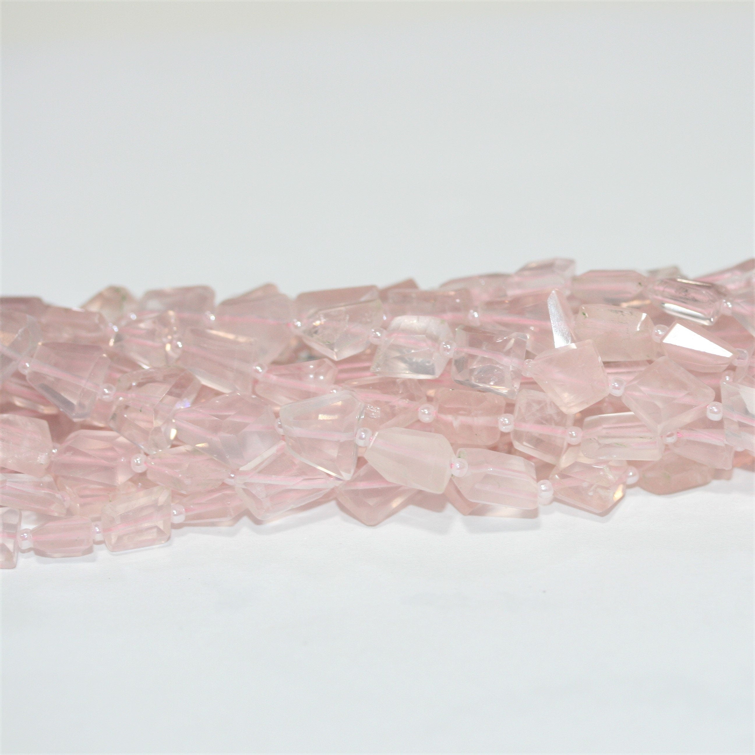 Perles de quartz rose facettées en forme de pépites, 8 x 6 mm environ, 14 pouces (35,5 cm) - Longueur du fil : 36 cm