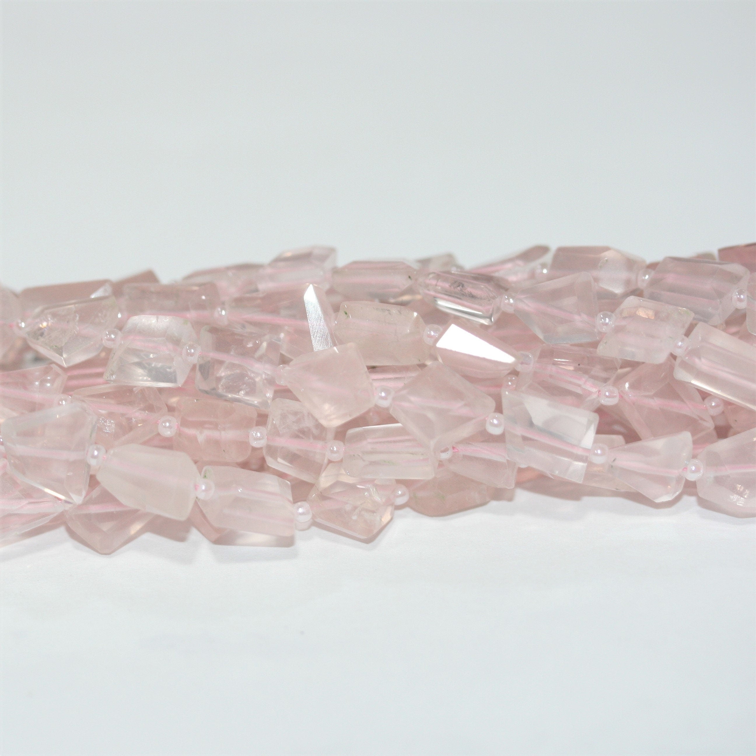 Perles de quartz rose facettées en forme de pépites, 8 x 6 mm environ, 14 pouces (35,5 cm) - Longueur du fil : 36 cm