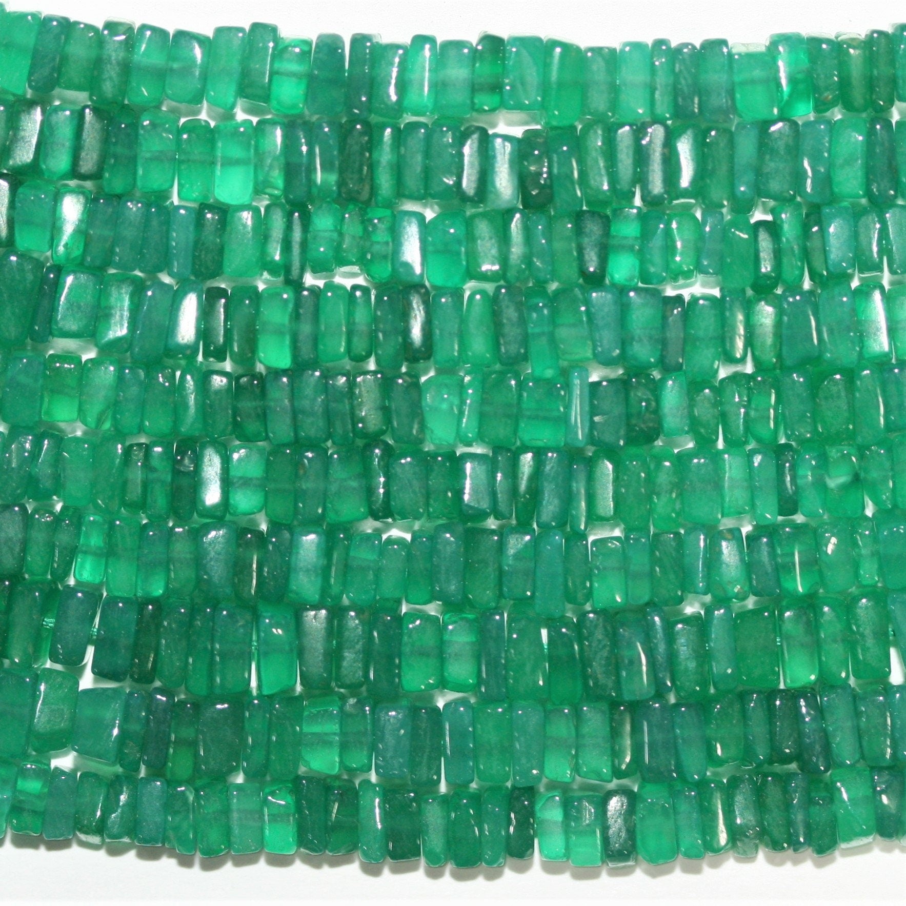 Cuentas cuadradas planas lisas de ónix verde St. de 16" de 5 x 2 mm - Hilo de 42 cm.