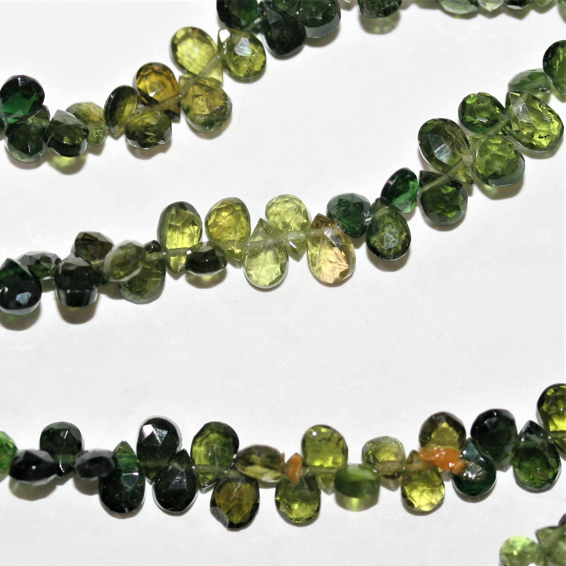 Cuentas facetadas de turmalina verde St. de 7", 5 x 3 mm. Aprox. - Hilo de 19 cm.