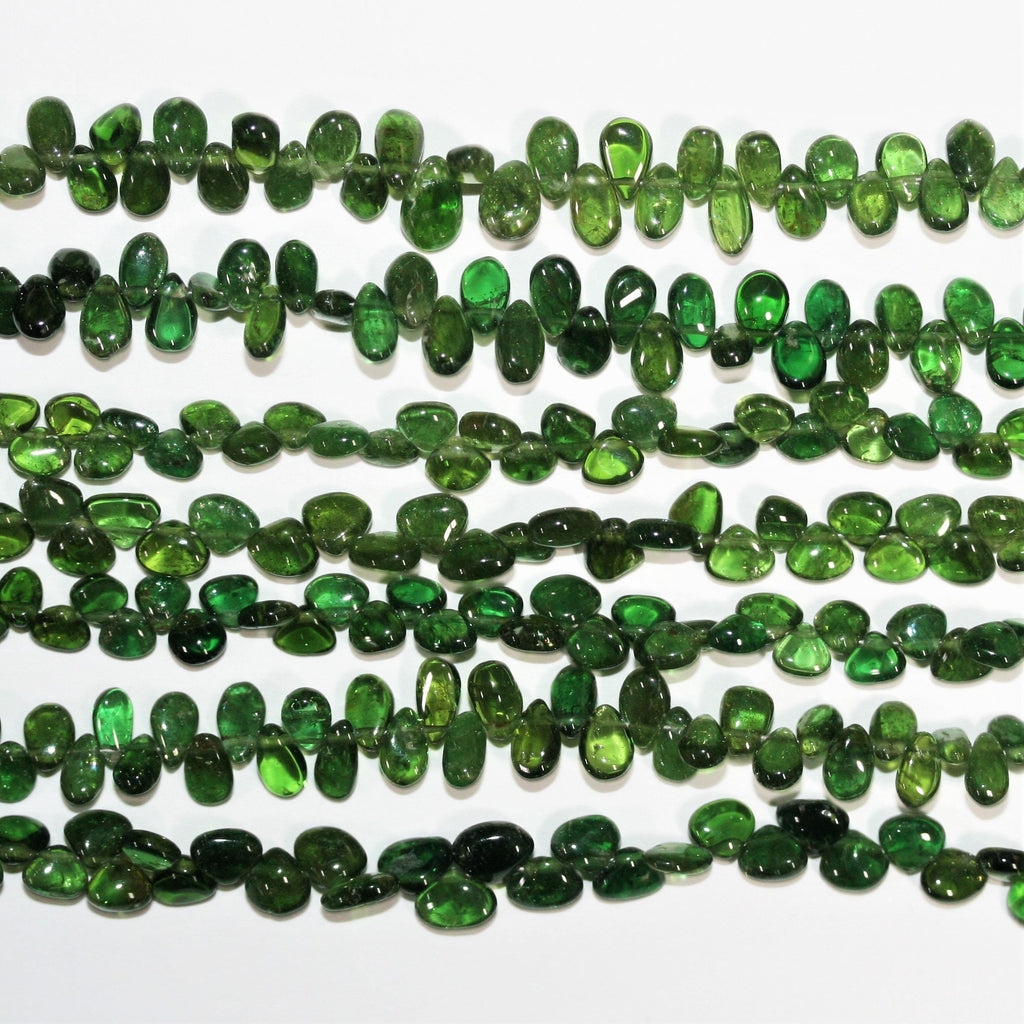 Cuentas irregulares de turmalina cromada de 8" de longitud, lisas, de 3 a 6 mm. Aprox. - Hilo de 20 cm.