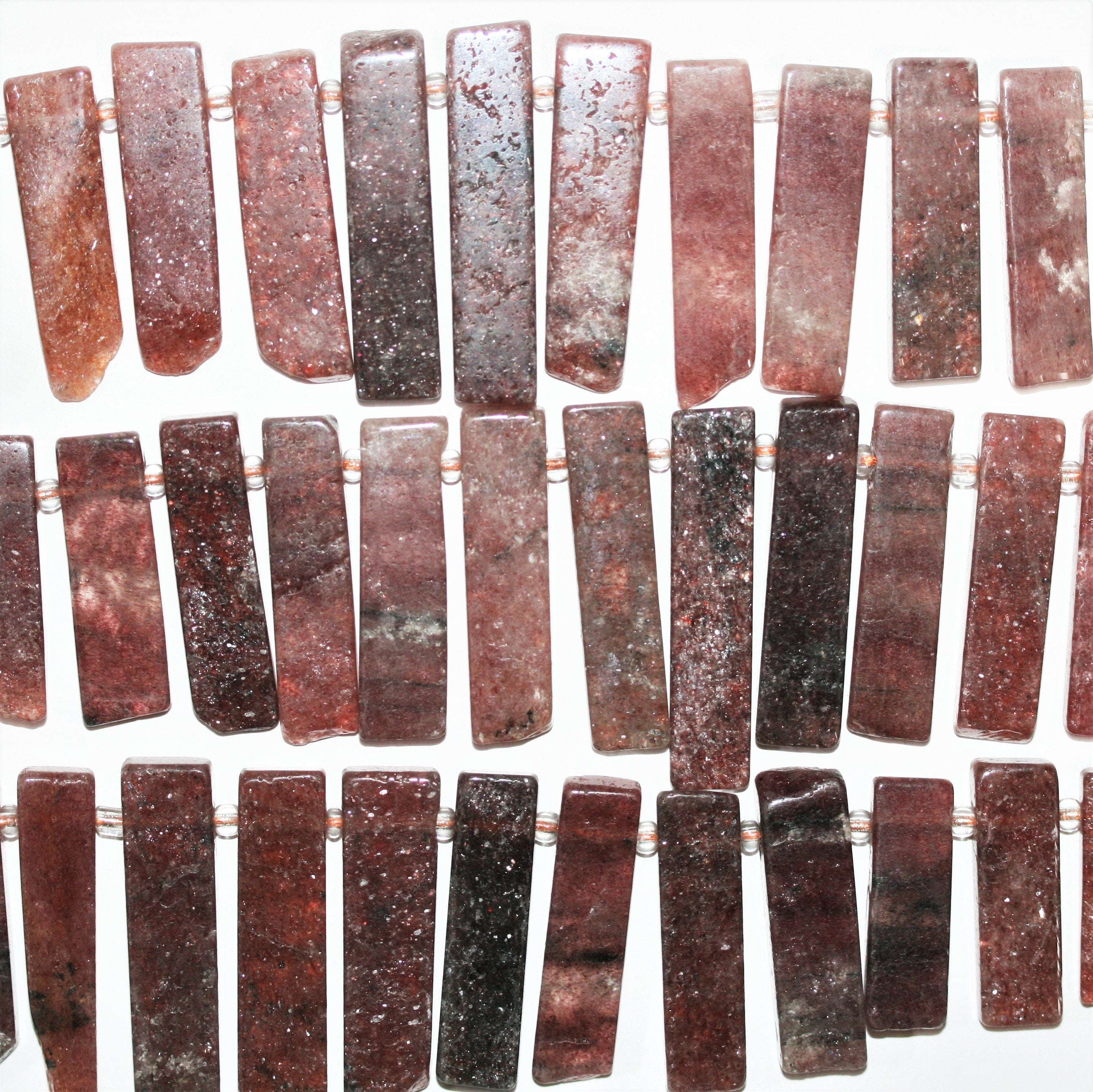 Perles en quartz St Cherry dégradées en bâtonnets lisses de 15 pouces, 22 x 10 à 45 x 11 mm - Brin de 39 cm.