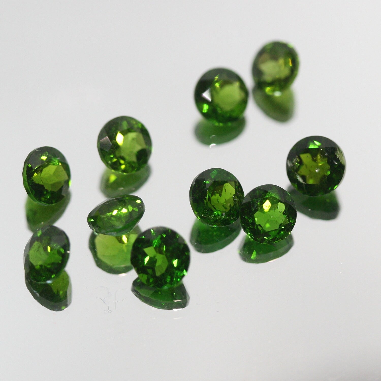 10 Pcs Lot Chrome Diopside Faceted Round 5mm.(10 pcs)