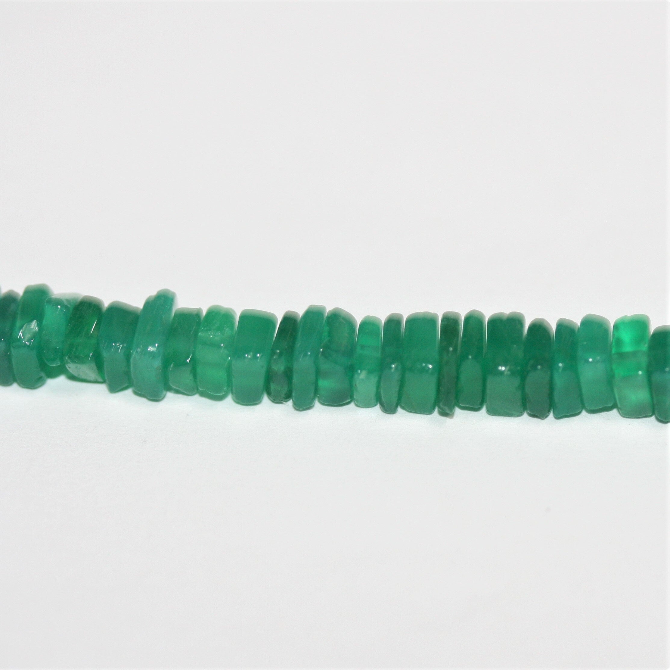 Cuentas cuadradas planas lisas de ónix verde St. de 16" de 5 x 2 mm - Hilo de 42 cm.