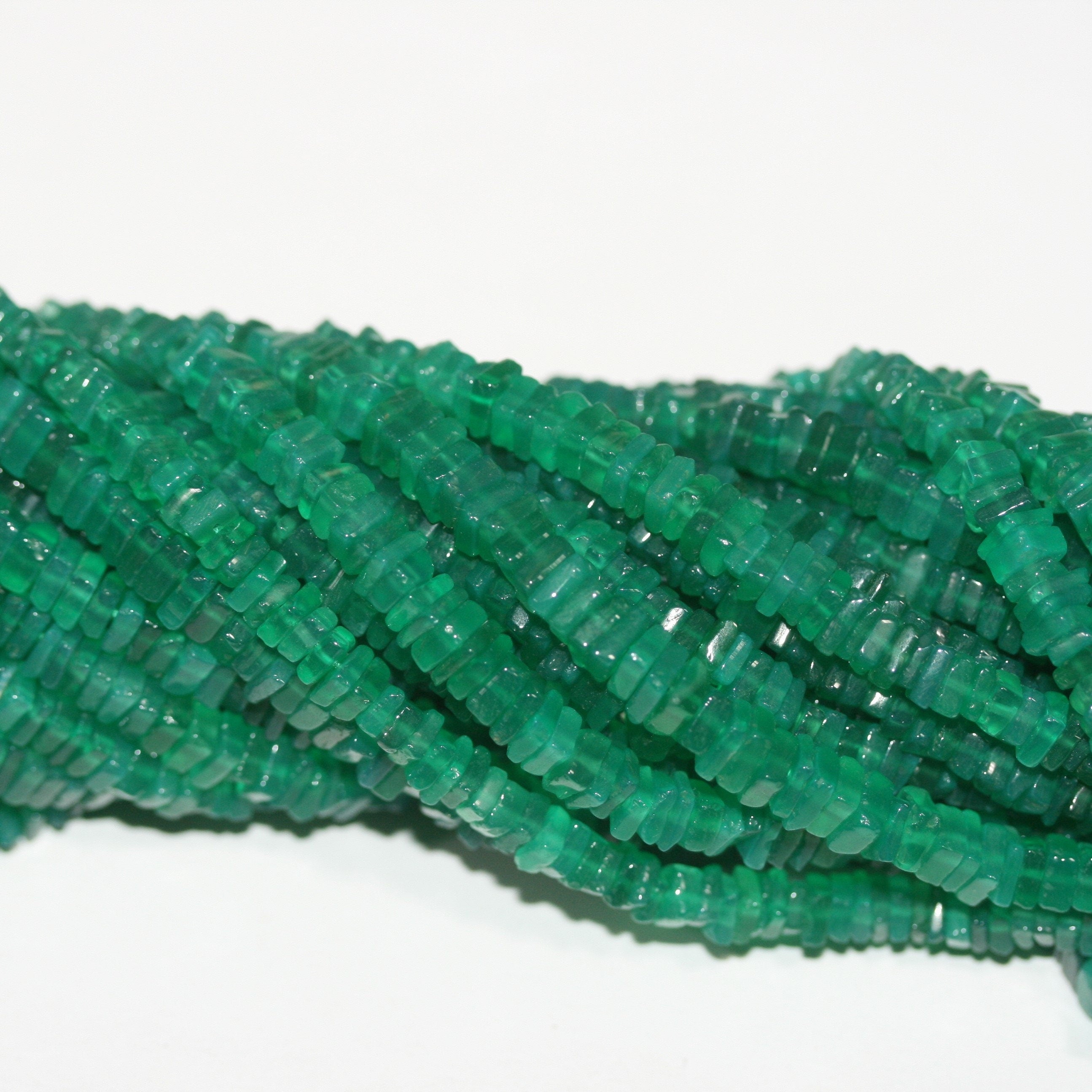 Cuentas cuadradas planas lisas de ónix verde St. de 16" de 5 x 2 mm - Hilo de 42 cm.