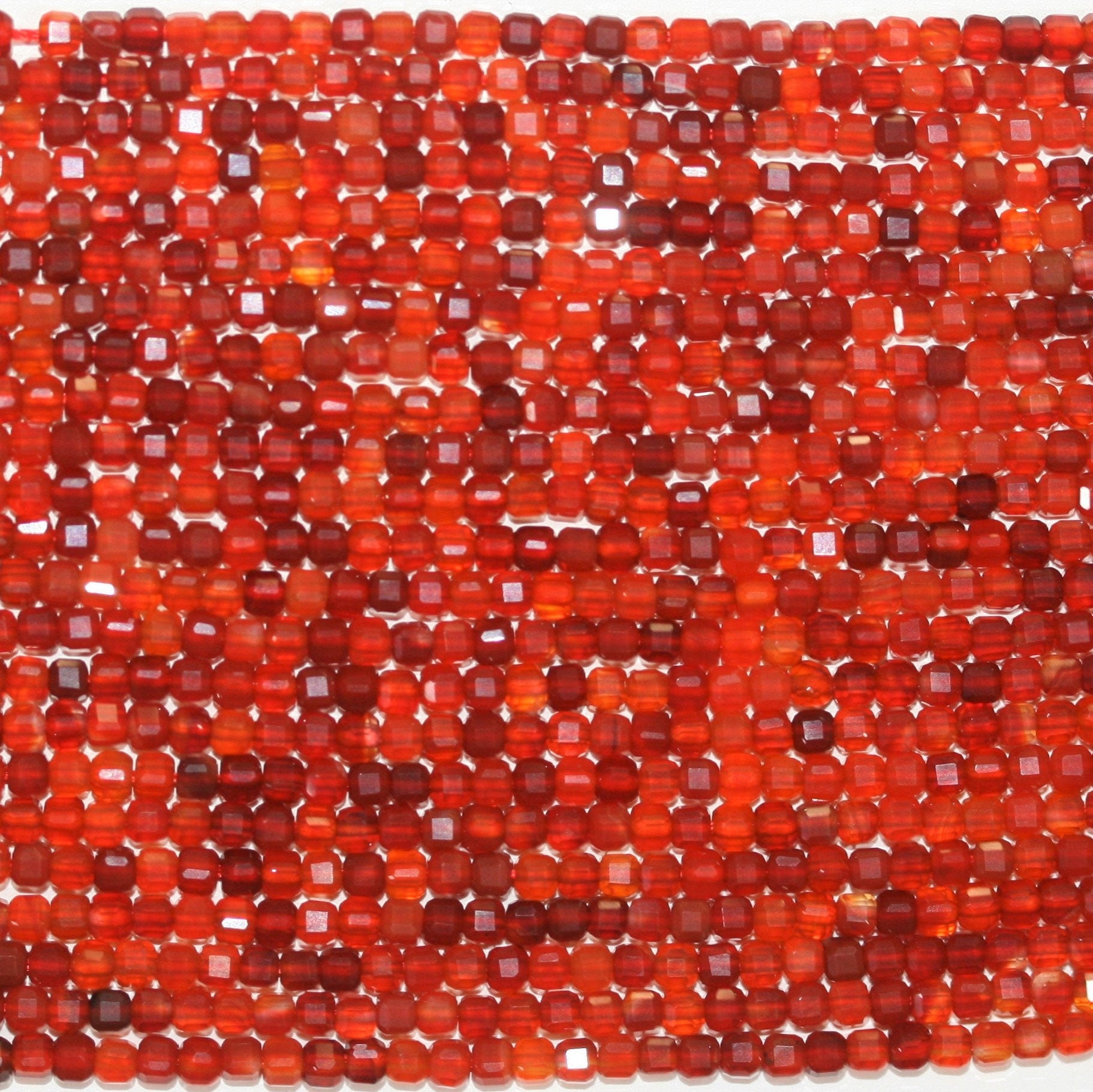 16" Cuentas de Cubo Facetadas de Cornalina Santa 2mm.-Hilo 40cm.