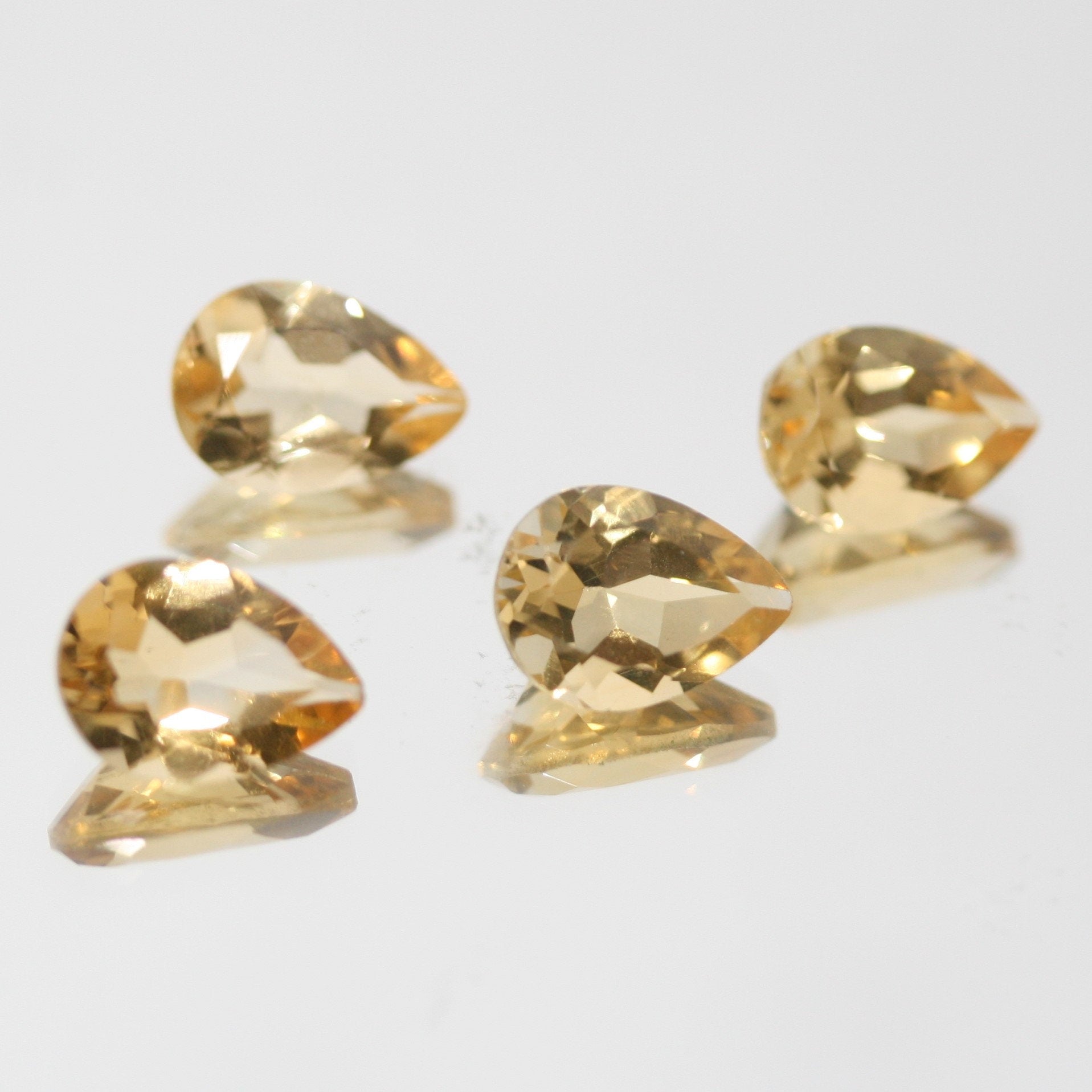 Lote de 4 piezas de gota facetada de citrino de 10 x 7 mm. (4 piezas).