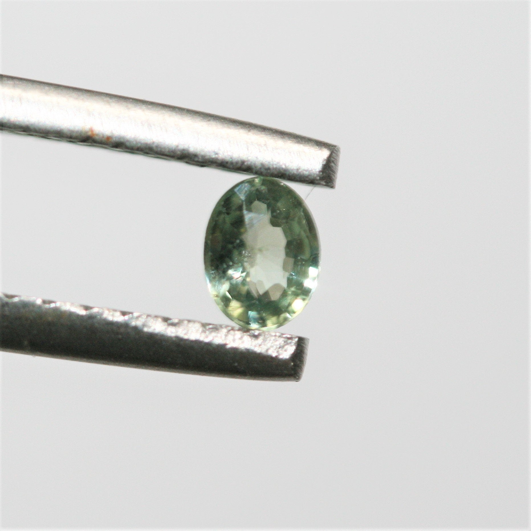 Lote de 17 piezas de zafiro facetado ovalado de 4x3 mm. apox. (5 ct.).- Ref: 007L