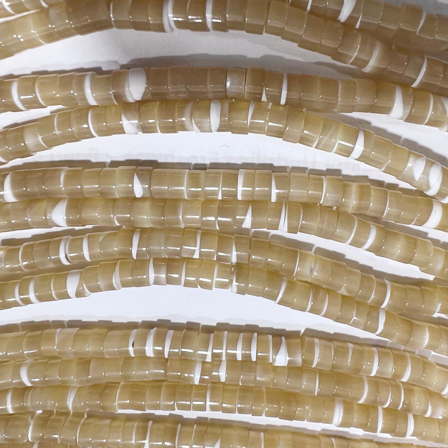 Cuentas de disco lisas MOP marrón de 4 x 2 mm (15") - Hilo de 39 cm