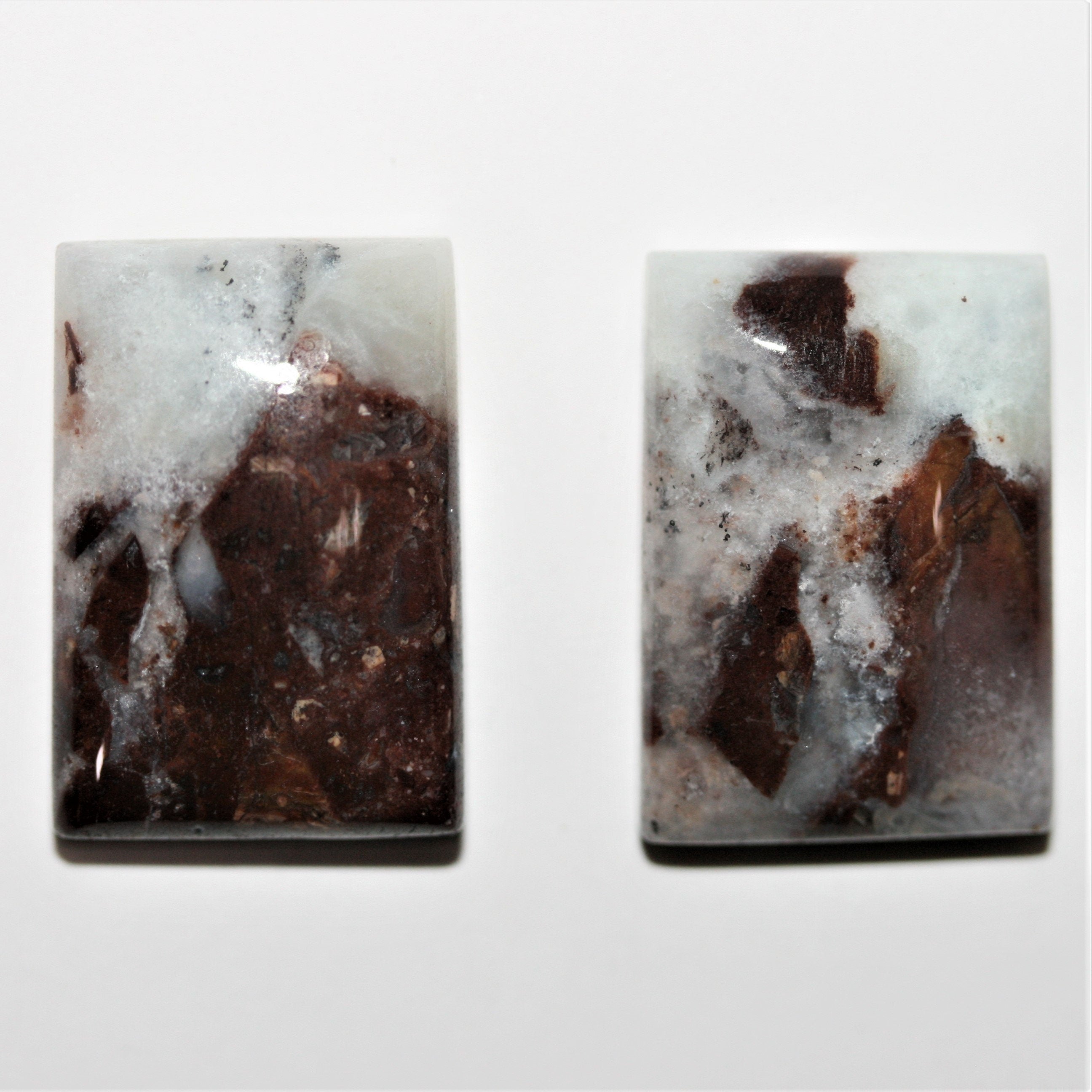 1 Pair of Smooth Rectangular Chalcedony Cabochons 26.5x18m. (77.7 ct.)